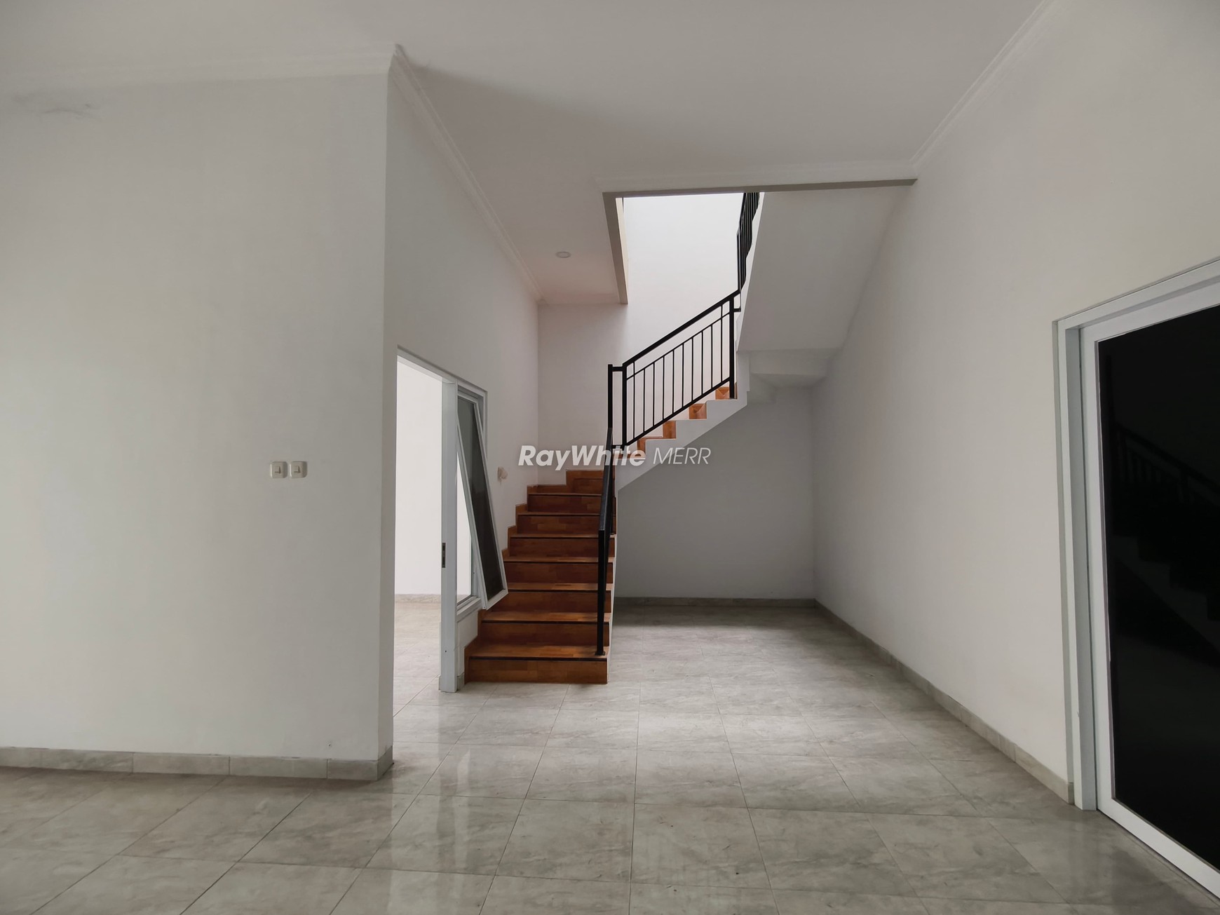 Dijual Rumah Modern Semolowaru Sukolilo - 3 KT, 4 KM, Carport 1 Mobil