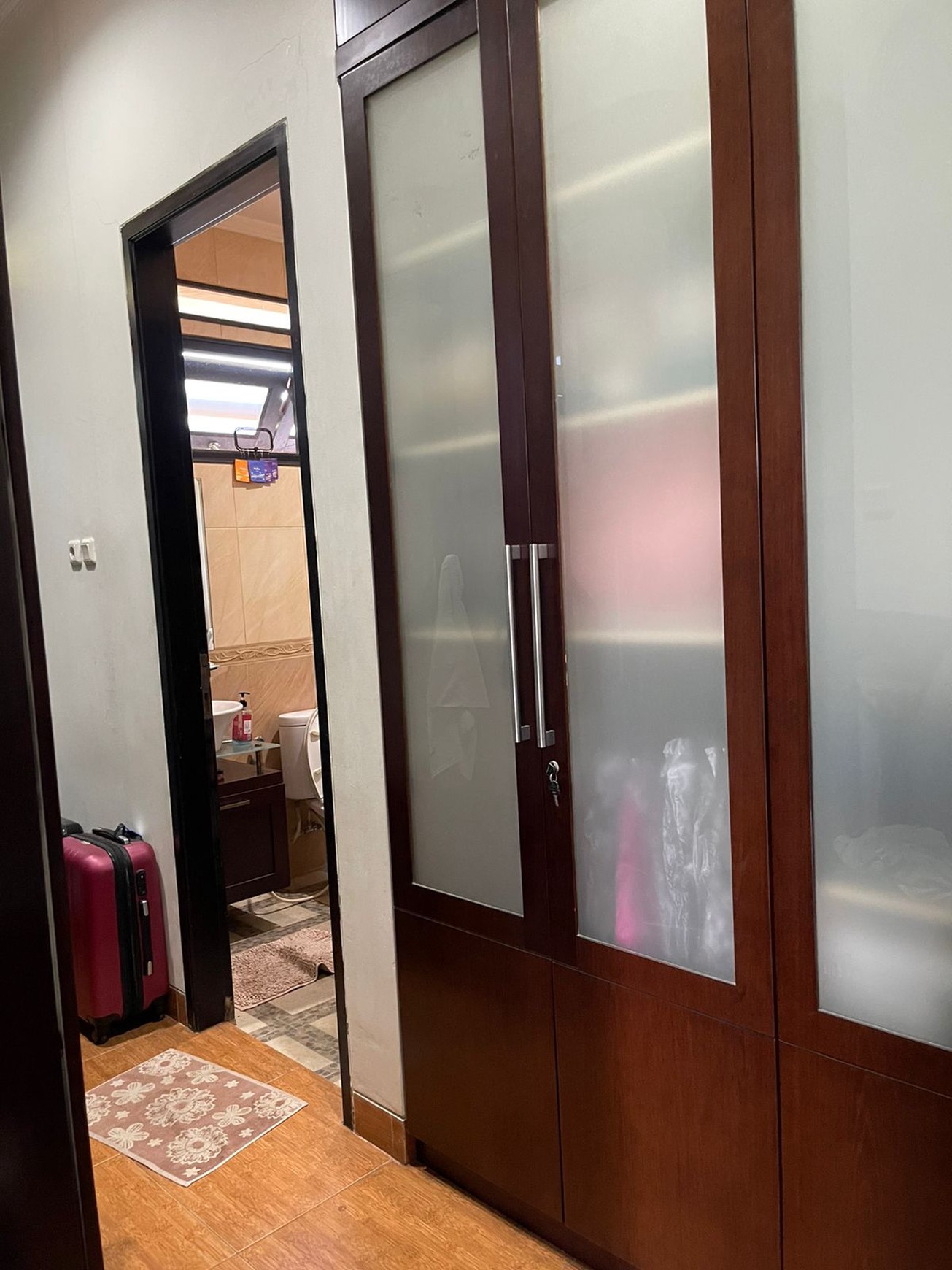 Luas Tanah 874/luas bangunan 266,rumah halaman luas,lokasi di pinggir di Bintaro Jaya Sektor 2 Jakarta Selatan
