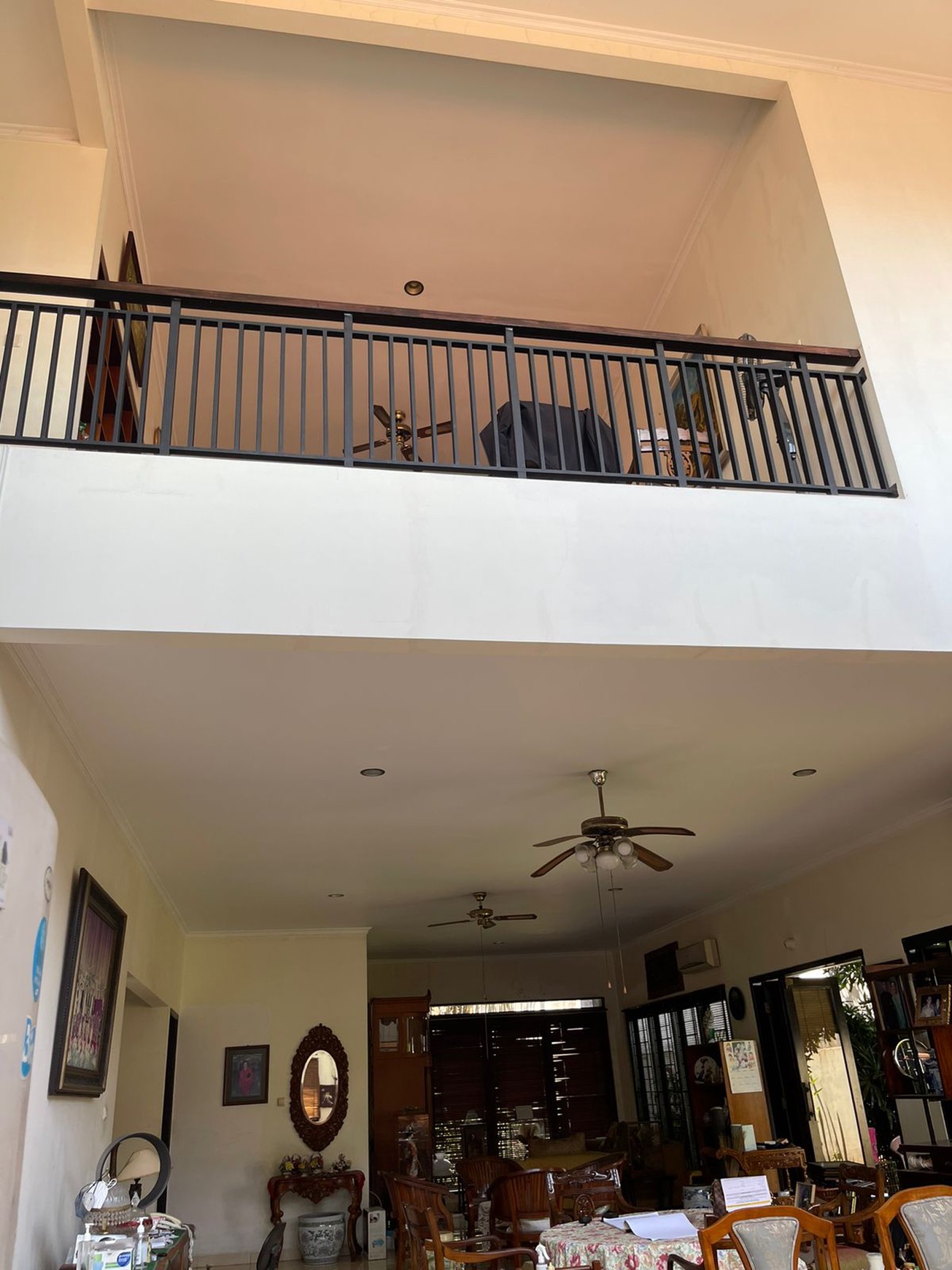 Luas Tanah 874/luas bangunan 266,rumah halaman luas,lokasi di pinggir di Bintaro Jaya Sektor 2 Jakarta Selatan