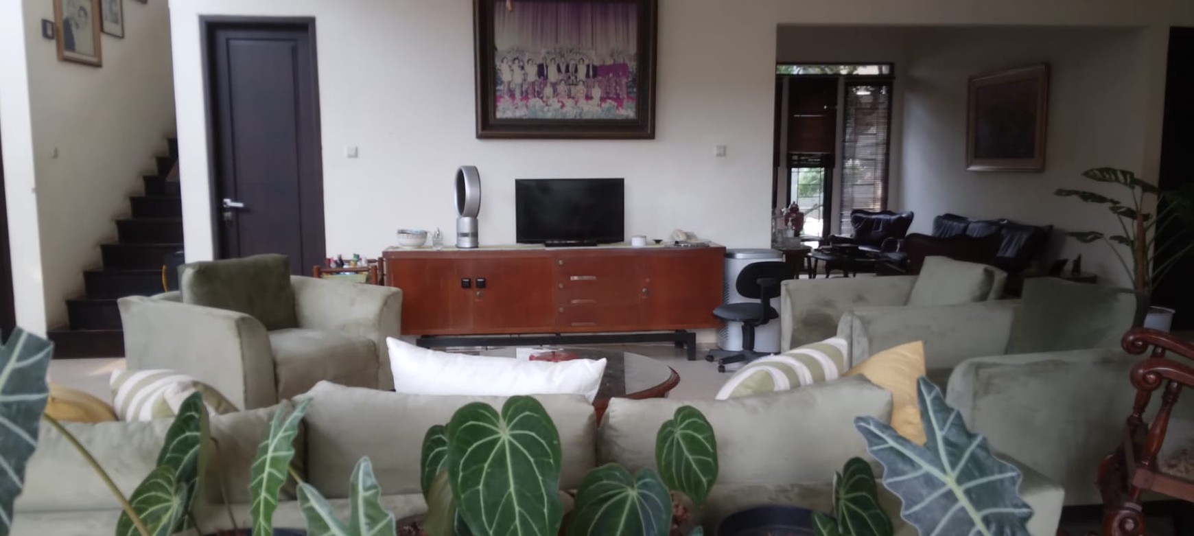 Luas Tanah 874/luas bangunan 266,rumah halaman luas,lokasi di pinggir di Bintaro Jaya Sektor 2 Jakarta Selatan