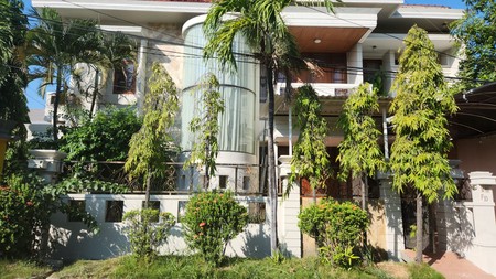 Dijual Rumah Hook Mewah di Rungkut - Cocok untuk Keluarga Besar