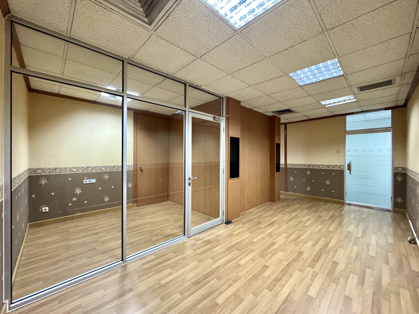 Disewa Ruang kantor di Gedung Cosa Tomang, Jakarta Barat