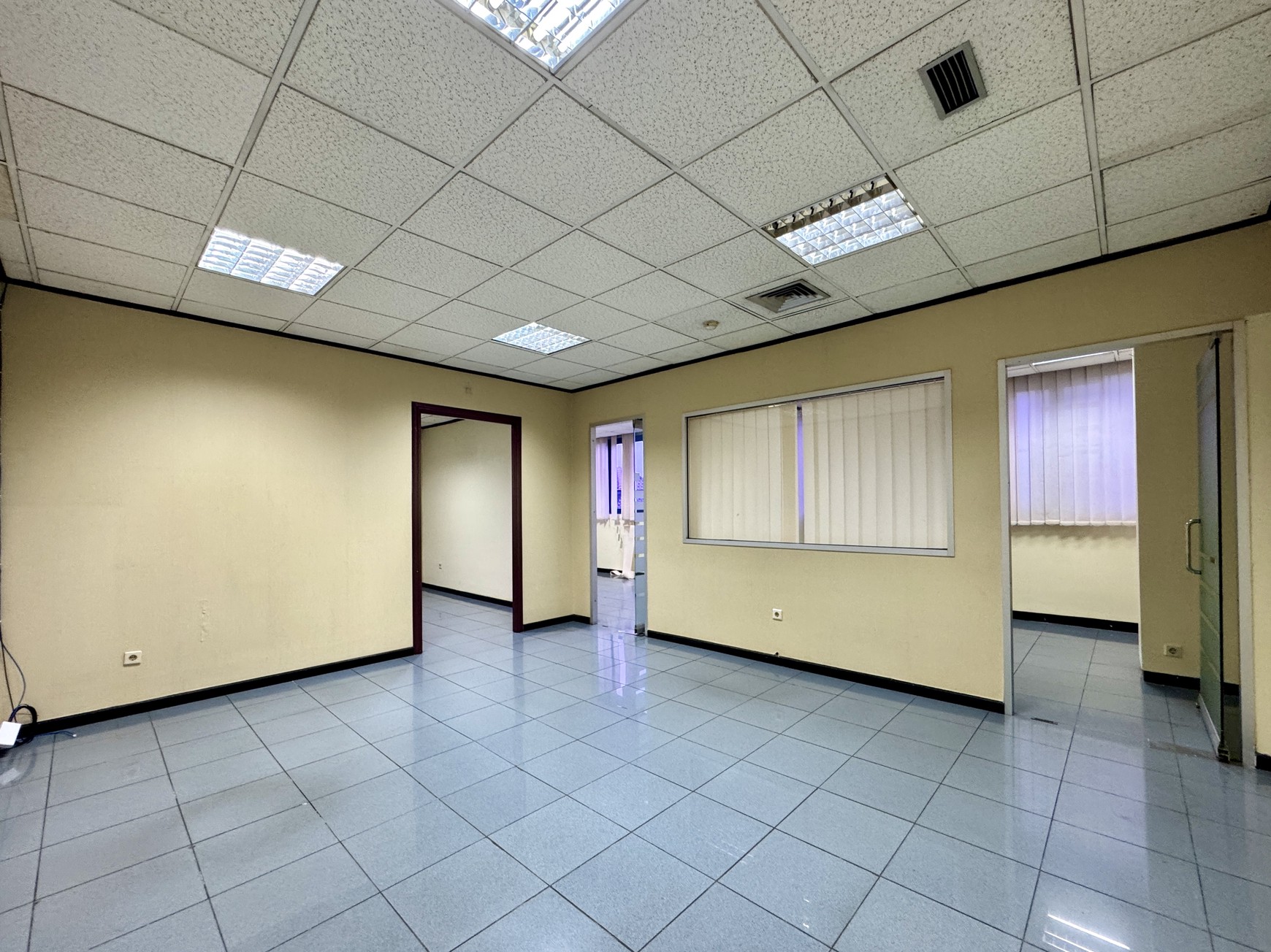 Disewa Ruang kantor di Gedung Cosa Tomang, Jakarta Barat