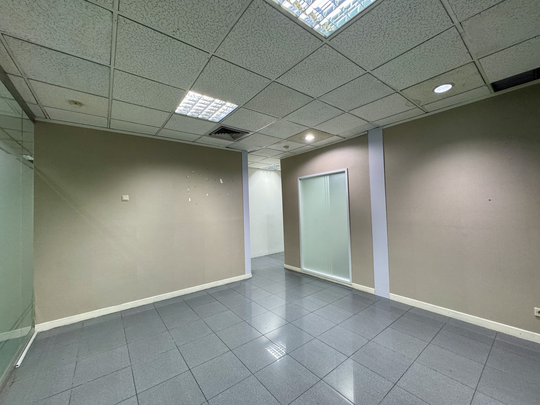 Disewa Ruang kantor di Gedung Cosa Tomang, Jakarta Barat