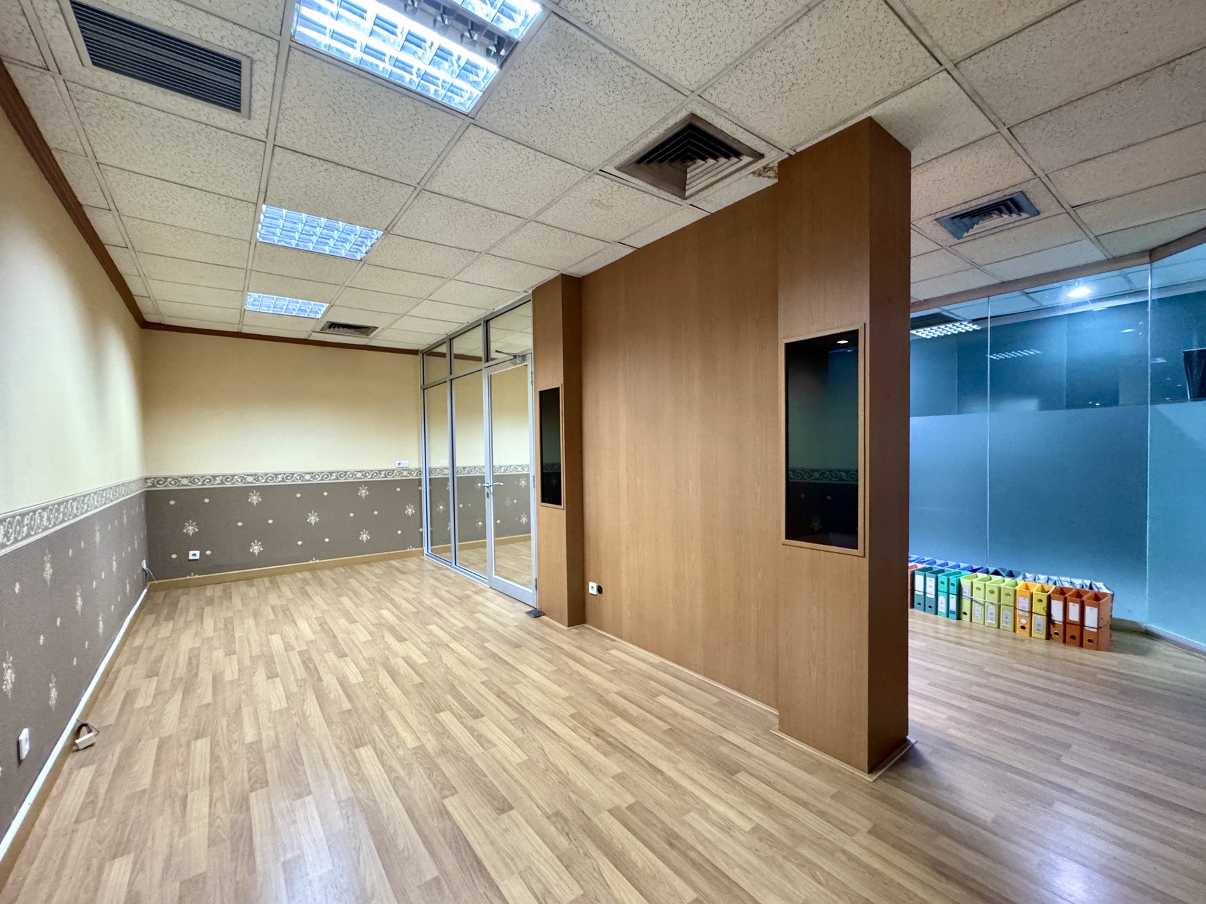 Disewa Ruang kantor di Gedung Cosa Tomang, Jakarta Barat