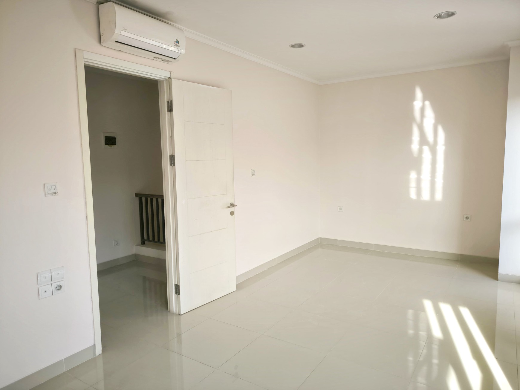 Rumah 2 lantai di Thomson Gading Serpong