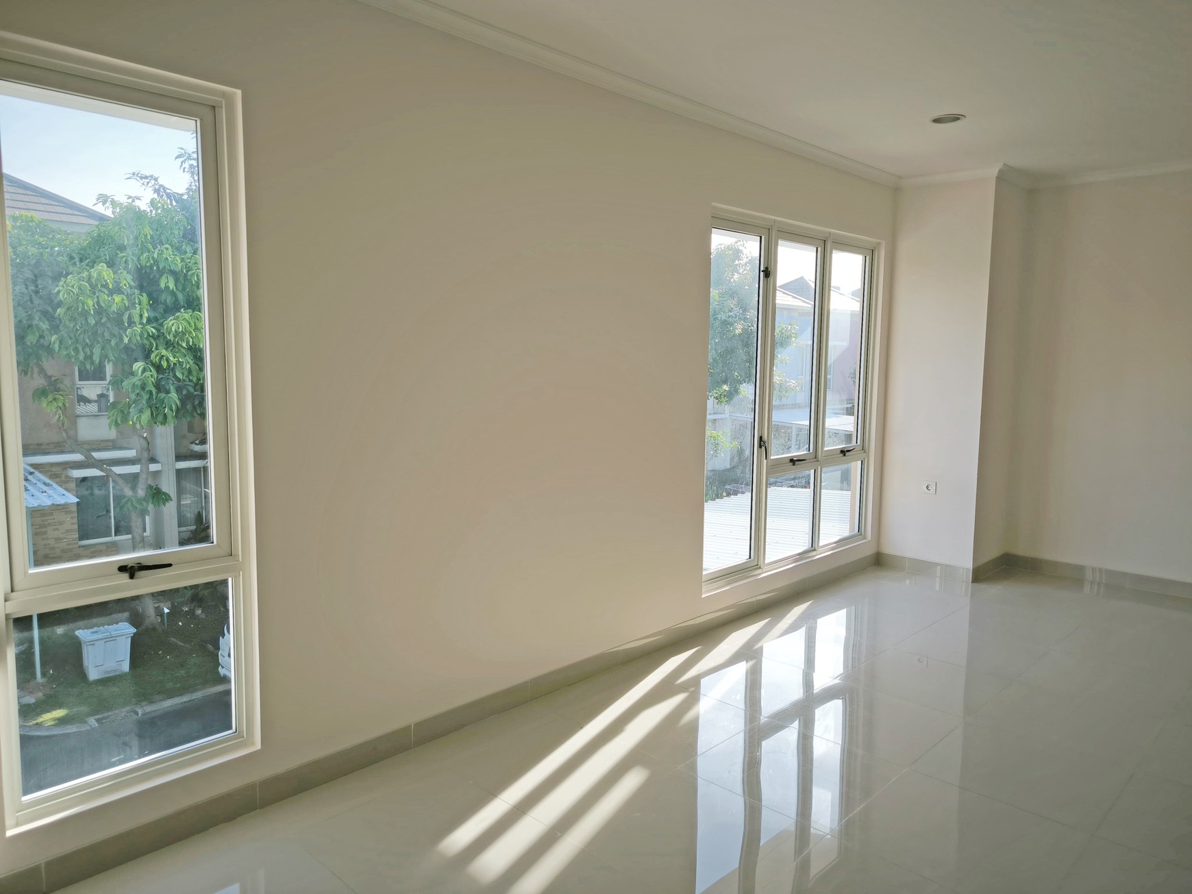 Rumah 2 lantai di Thomson Gading Serpong
