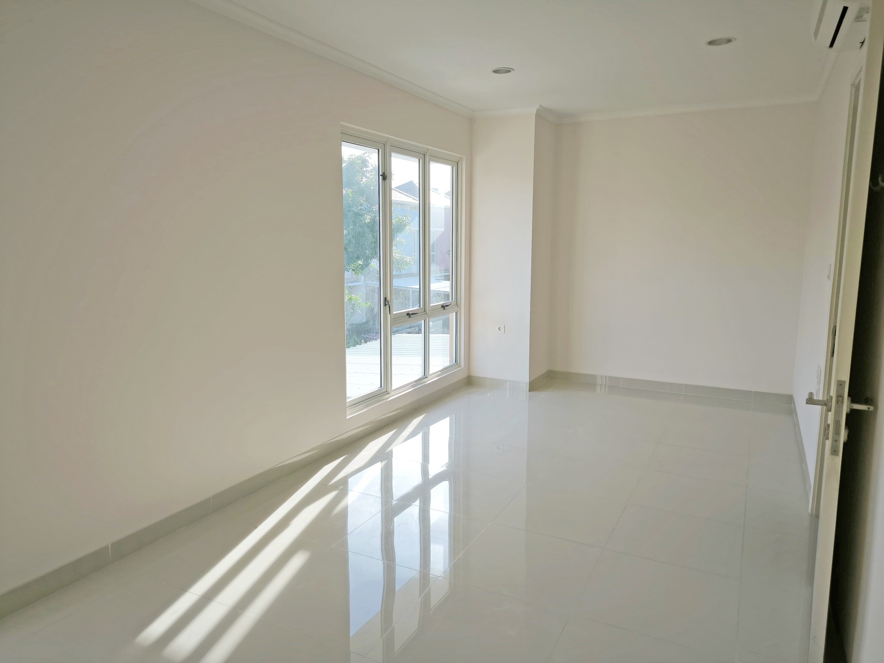 Rumah 2 lantai di Thomson Gading Serpong