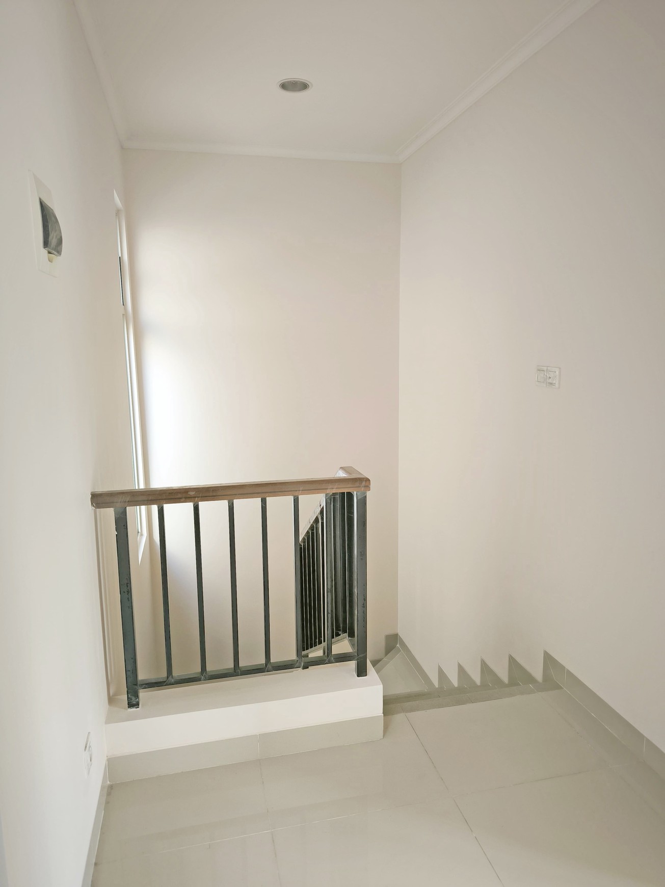 Rumah 2 lantai di Thomson Gading Serpong