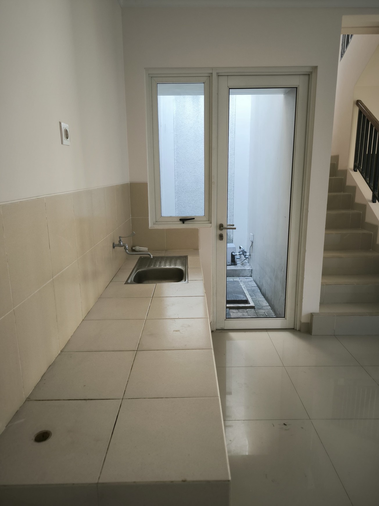 Rumah 2 lantai di Thomson Gading Serpong