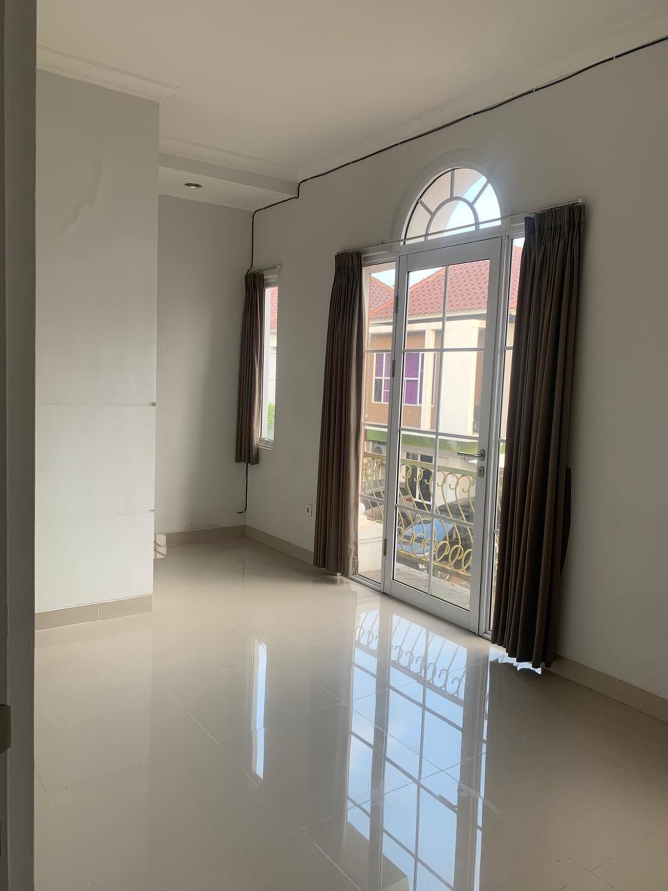 Rumah 2 lantai siap huni di Malibu Village Gading Serpong