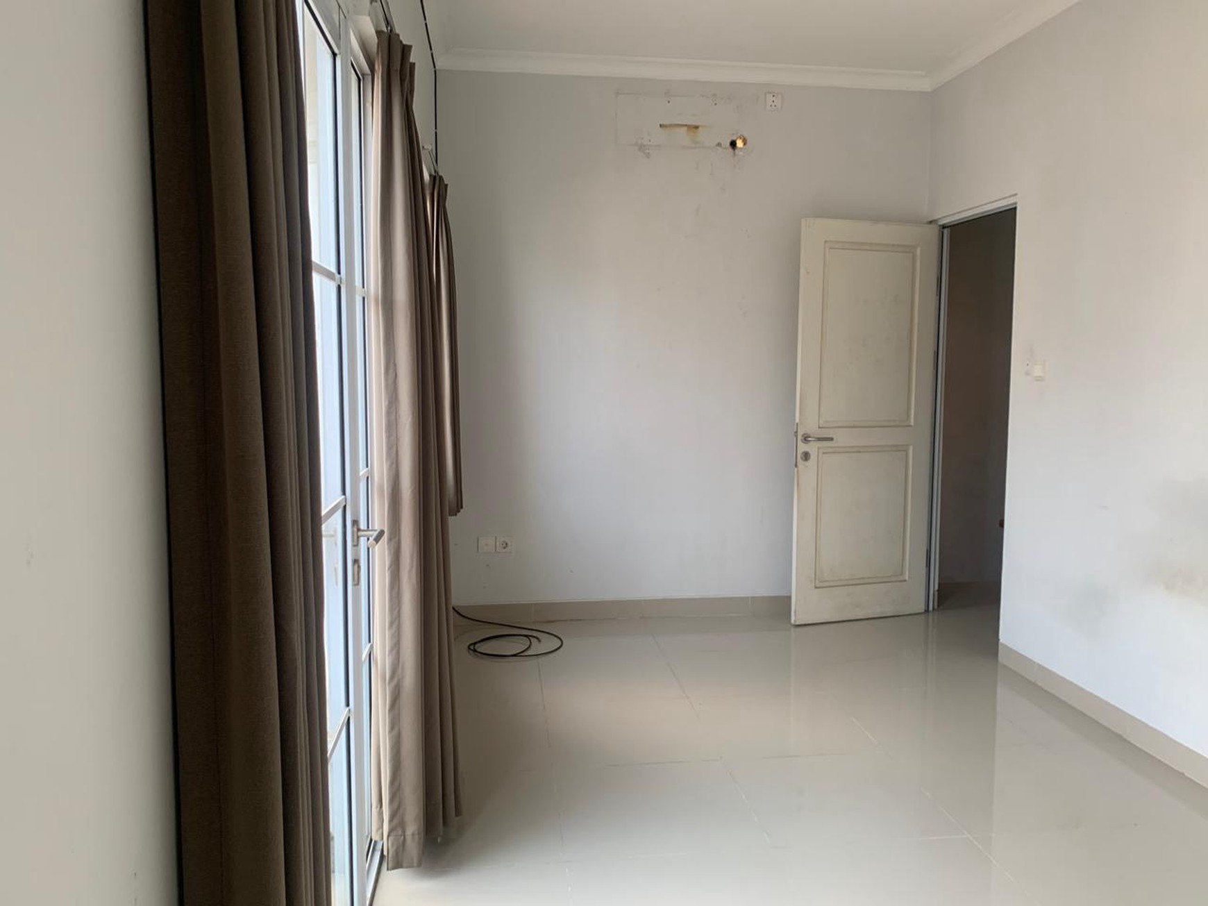 Rumah 2 lantai siap huni di Malibu Village Gading Serpong