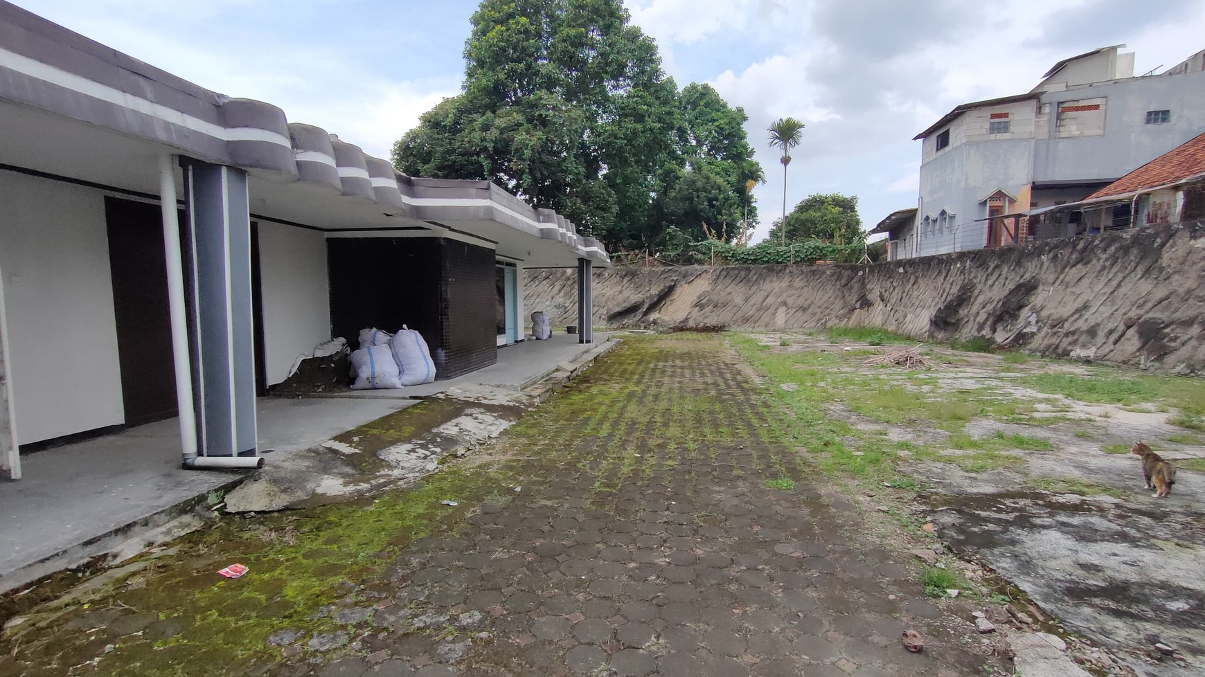 Disewakan Rumah cocok untuk Usaha di Sukahaji, Bandung Utara