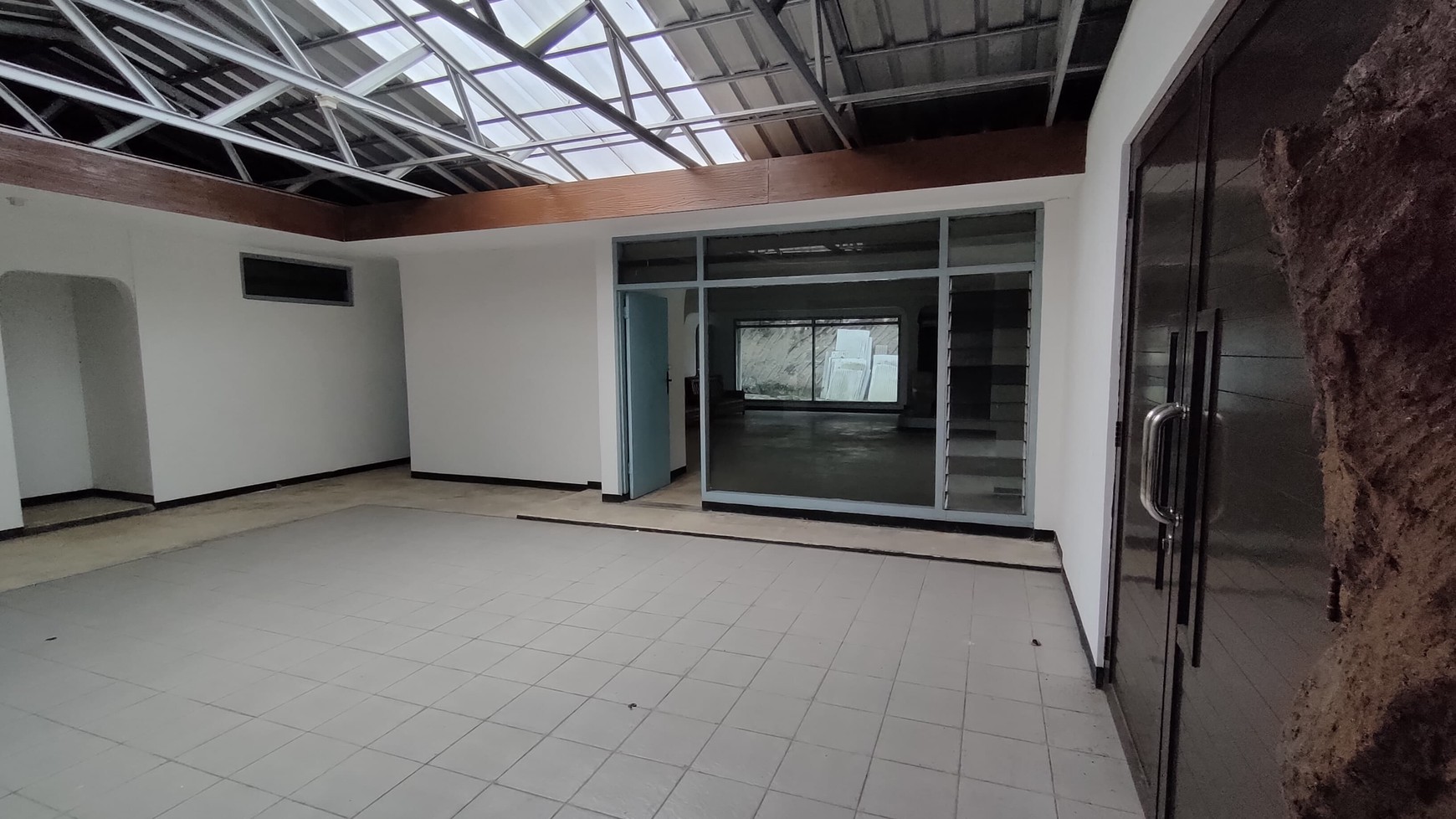 Disewakan Rumah cocok untuk Usaha di Sukahaji, Bandung Utara