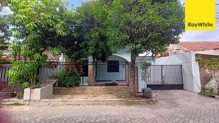 Disewakan Rumah 2 lantai di Jalan Gayungsari Surabaya