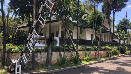 Rumah Hook di Patra Kuningan Jakarta Selatan