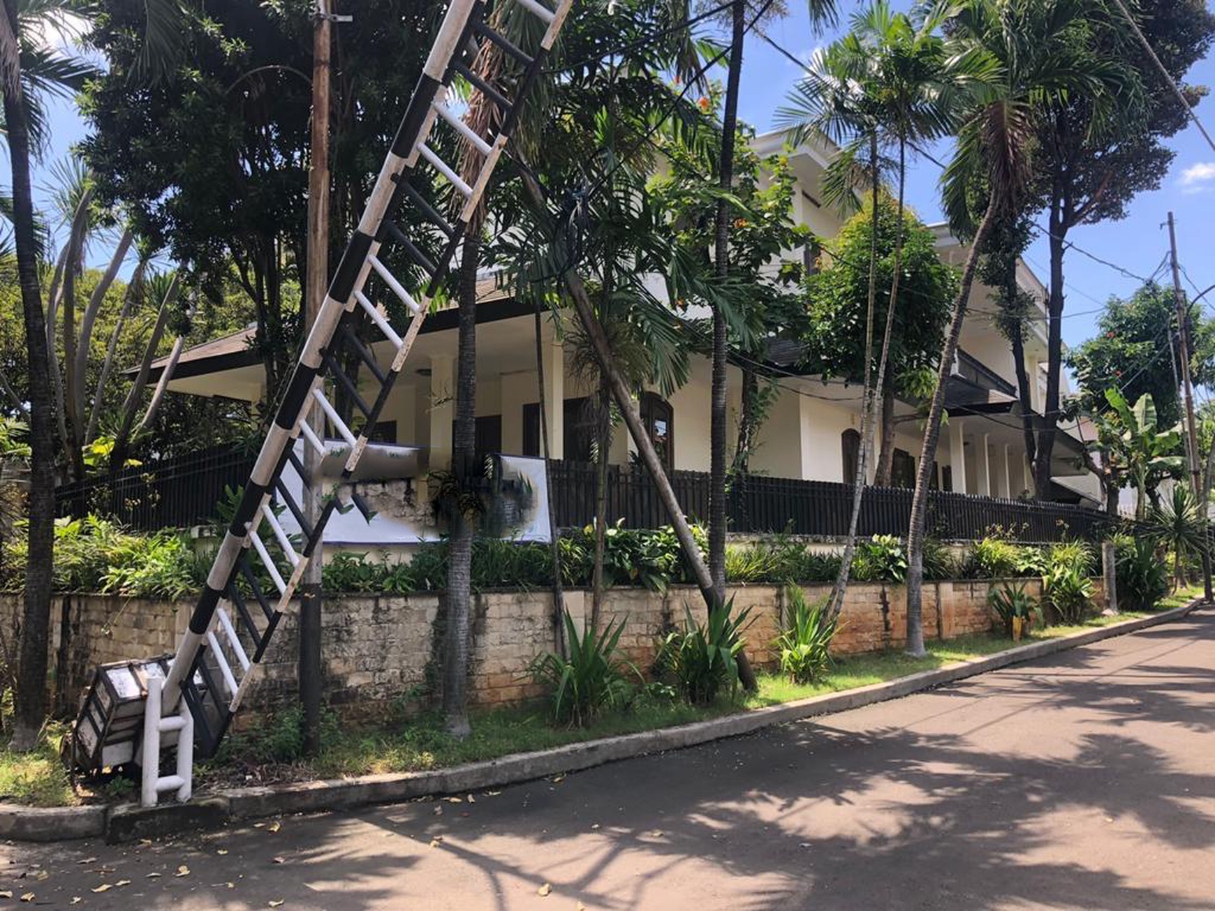 Rumah Hook di Patra Kuningan Jakarta Selatan
