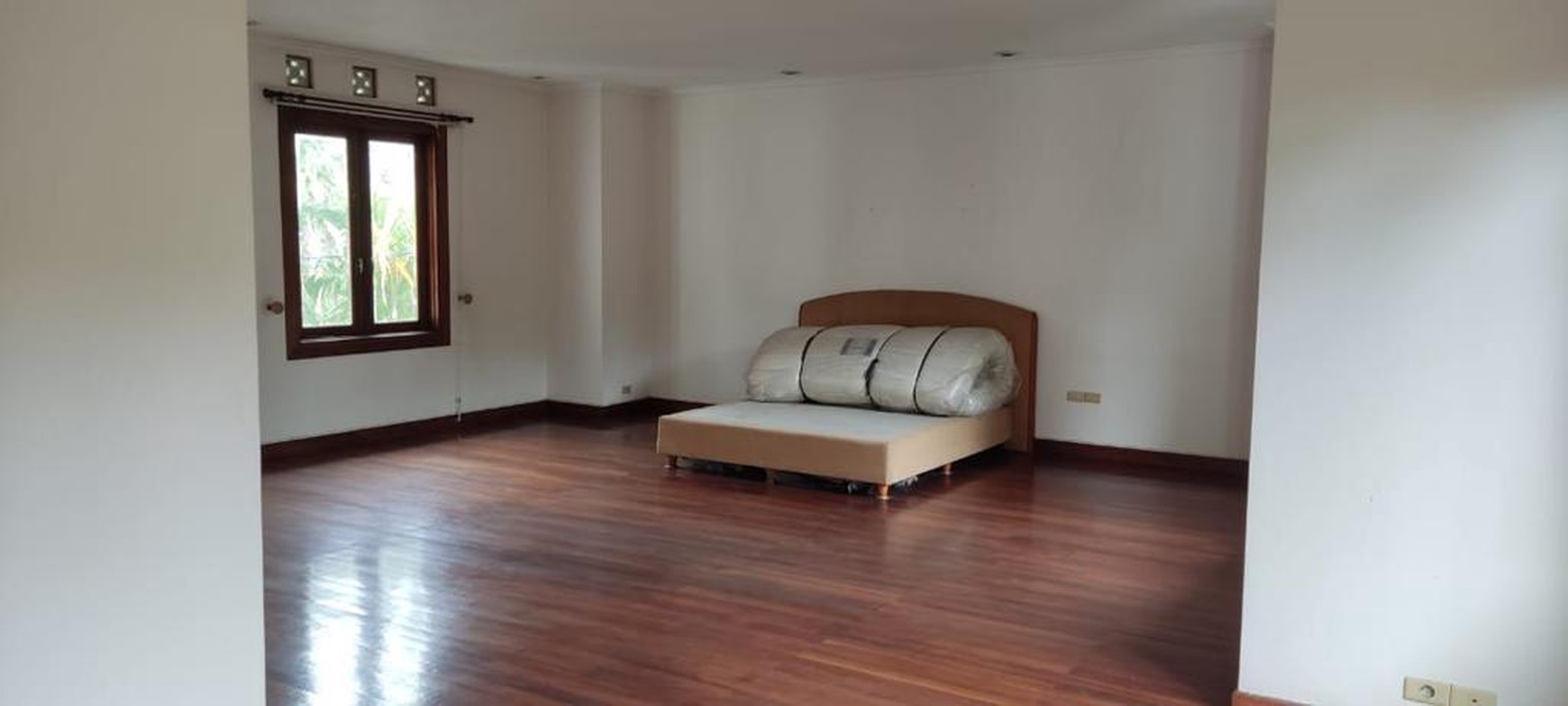 Rumah Hook di Patra Kuningan Jakarta Selatan