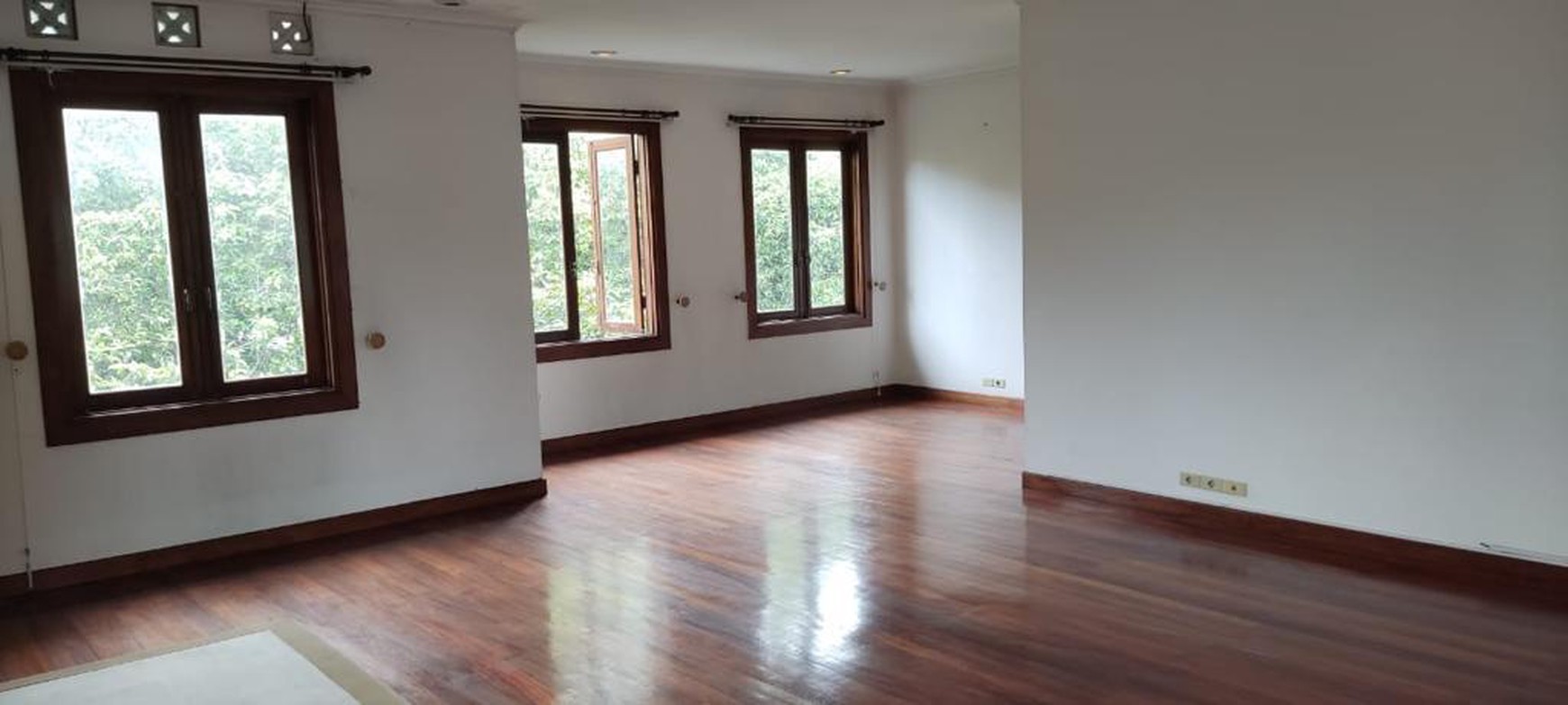 Rumah Hook di Patra Kuningan Jakarta Selatan