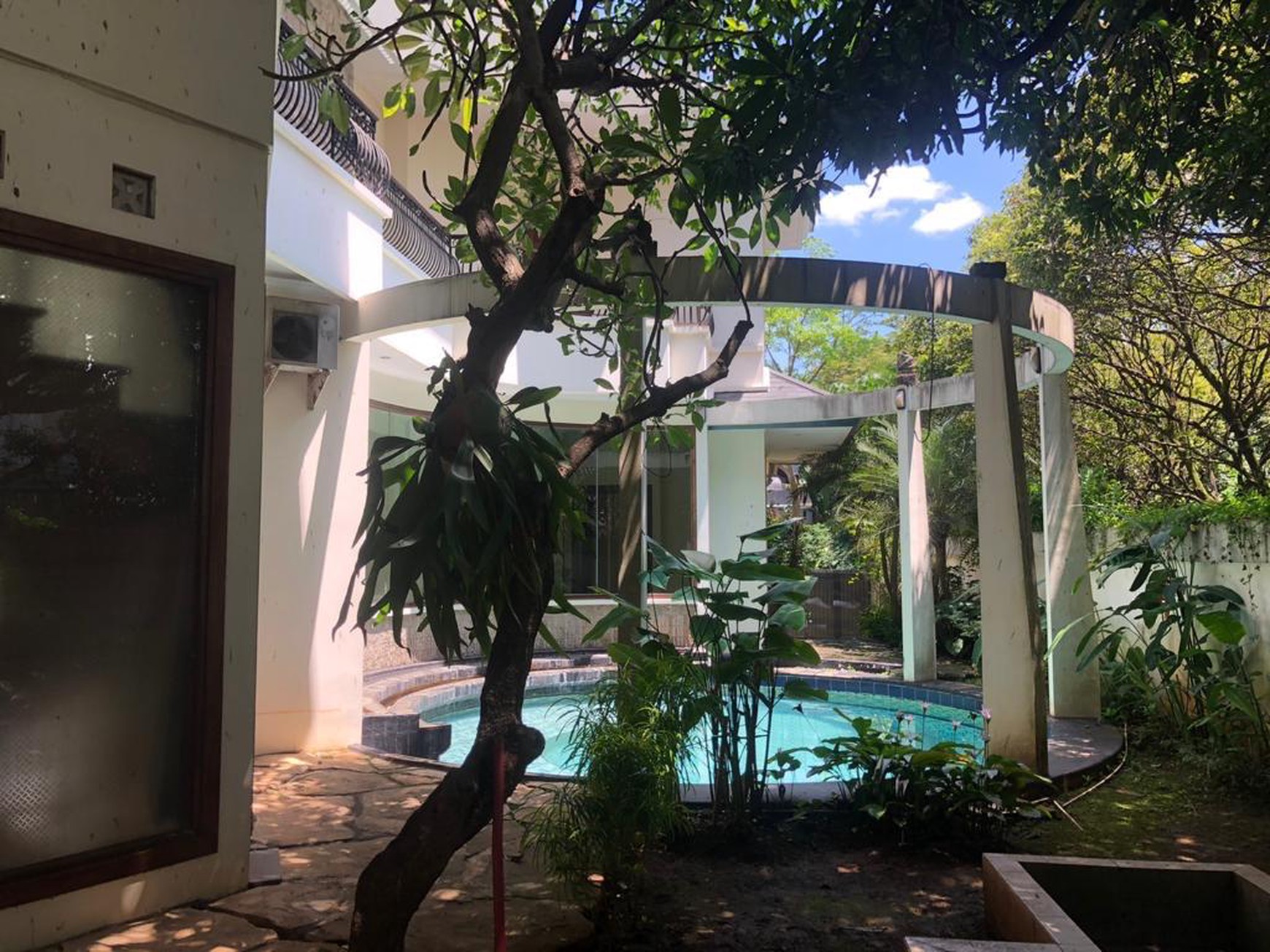 Rumah Hook di Patra Kuningan Jakarta Selatan