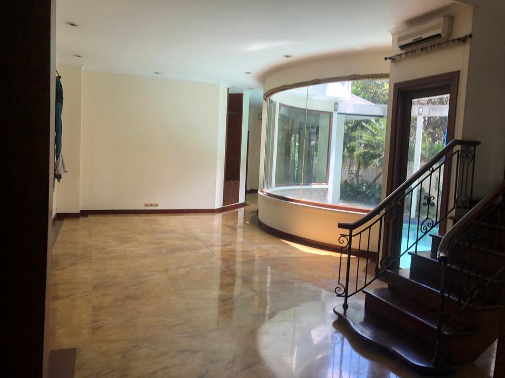 Rumah Hook di Patra Kuningan Jakarta Selatan