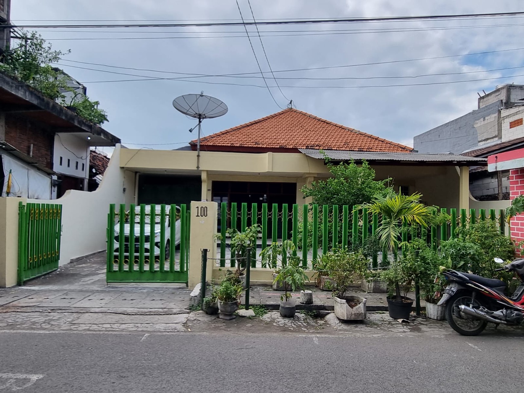 Dijual Cepat Rumah + Gudang Lokasi Di Petemon Surabaya