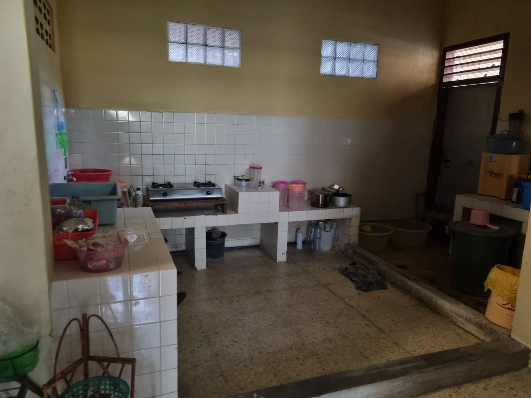 Dijual Cepat Rumah + Gudang Lokasi Di Petemon Surabaya