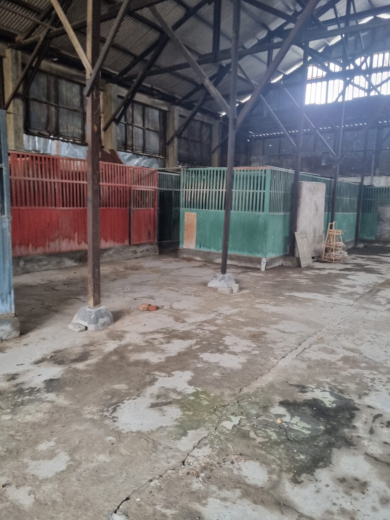Dijual Cepat Rumah + Gudang Lokasi Di Petemon Surabaya