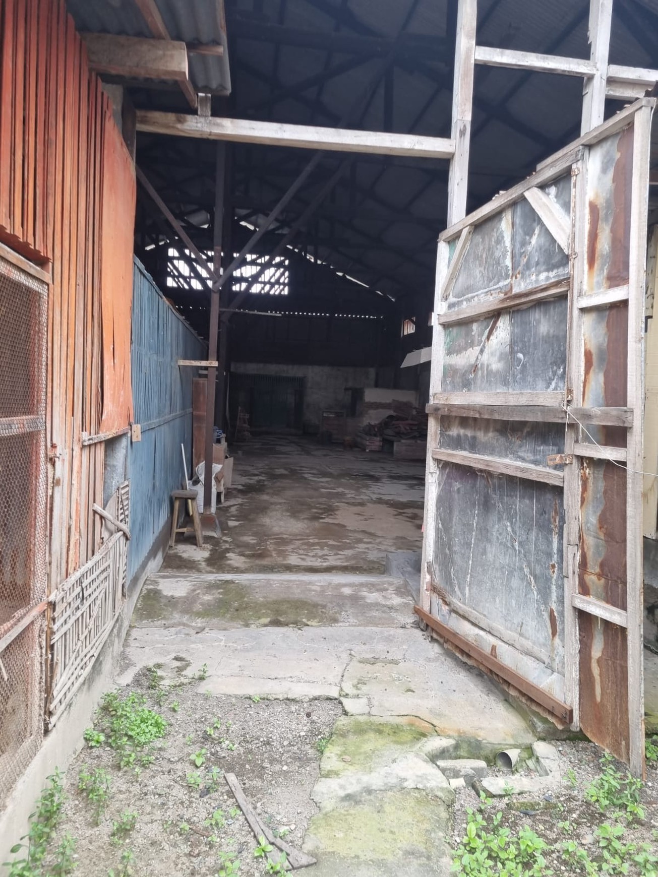 Dijual Cepat Rumah + Gudang Lokasi Di Petemon Surabaya