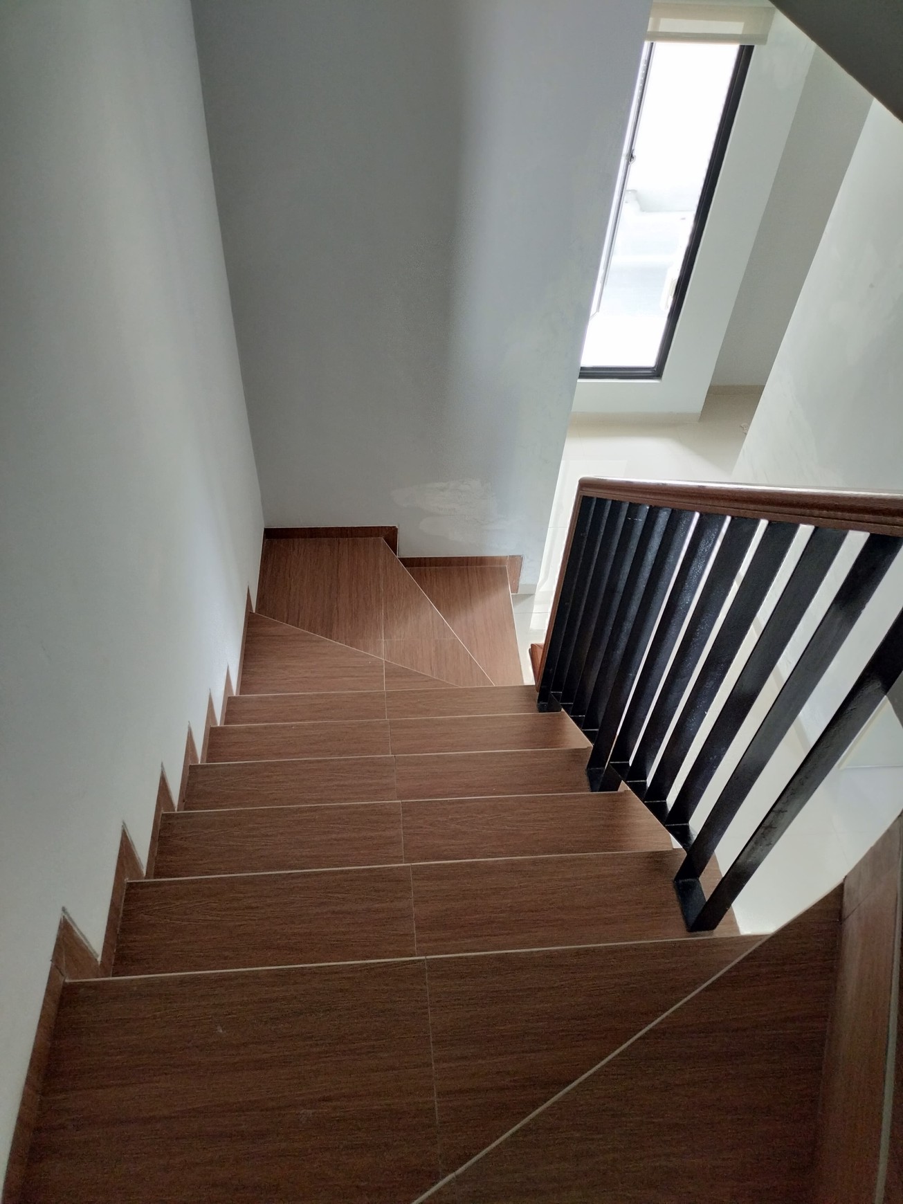 Brand New Rumah 3 Lantai Estetik Siap Huni Di Cibinong Bogor