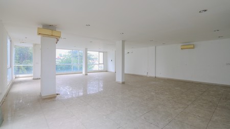 RUKO GANDENG LOKASI STRATEGIS DI TEBET, DEKAT SAHARJO, KUNINGAN, COCOK UNTUK CAFE, SHOWROOM, KANTOR BANK.