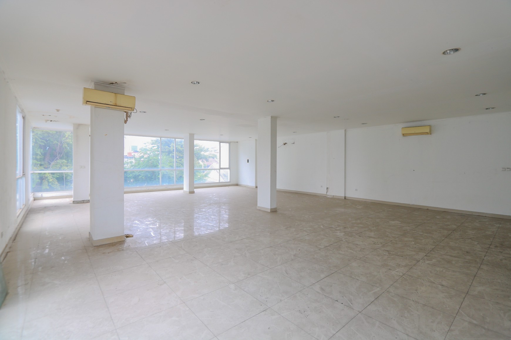 RUKO GANDENG LOKASI STRATEGIS DI TEBET, DEKAT SAHARJO, KUNINGAN, COCOK UNTUK CAFE, SHOWROOM, KANTOR BANK.