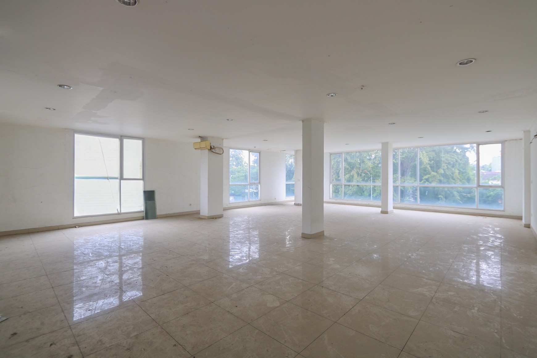RUKO GANDENG LOKASI STRATEGIS DI TEBET, DEKAT SAHARJO, KUNINGAN, COCOK UNTUK CAFE, SHOWROOM, KANTOR BANK.