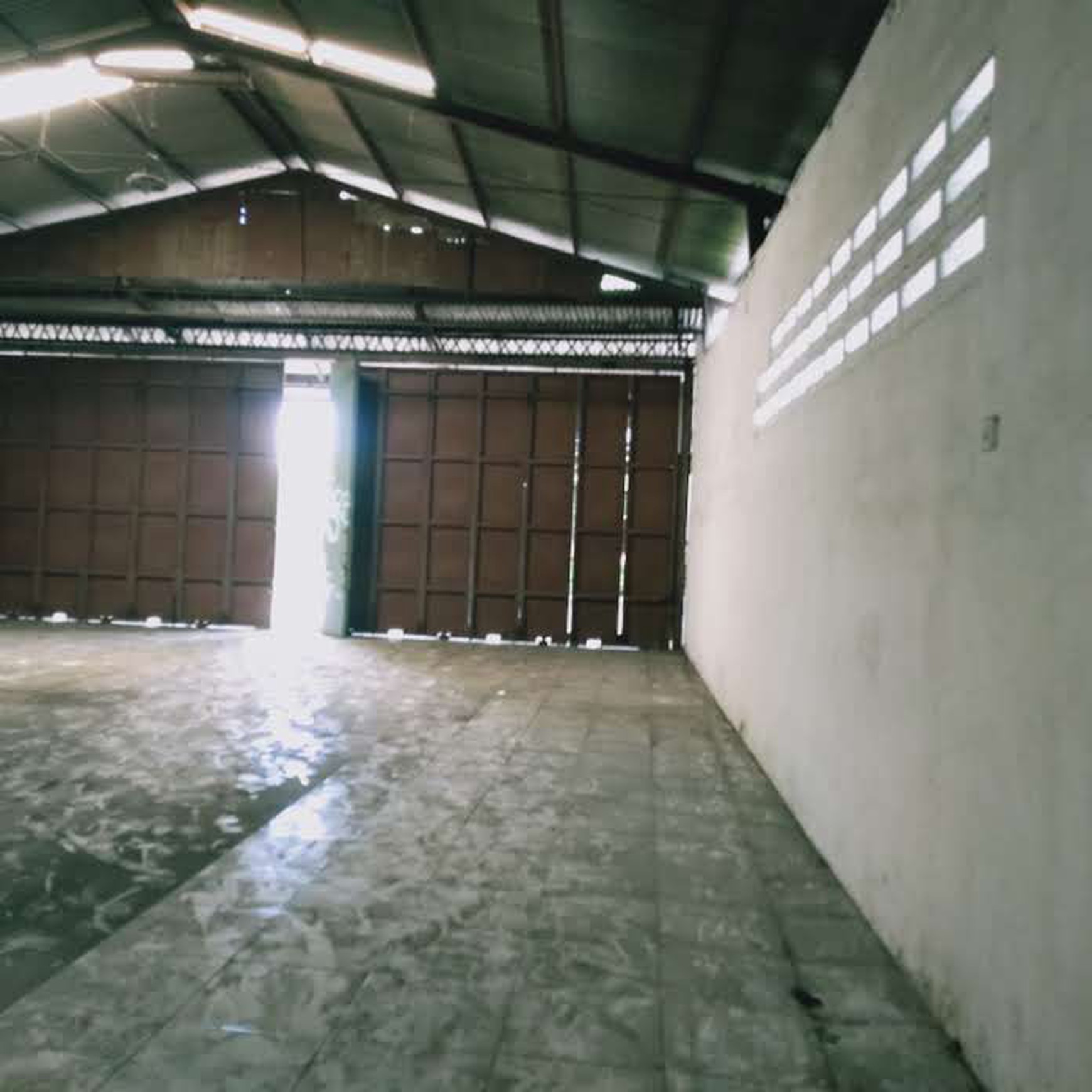 Disewakan Gudang Besar Raya Manukan Kulon