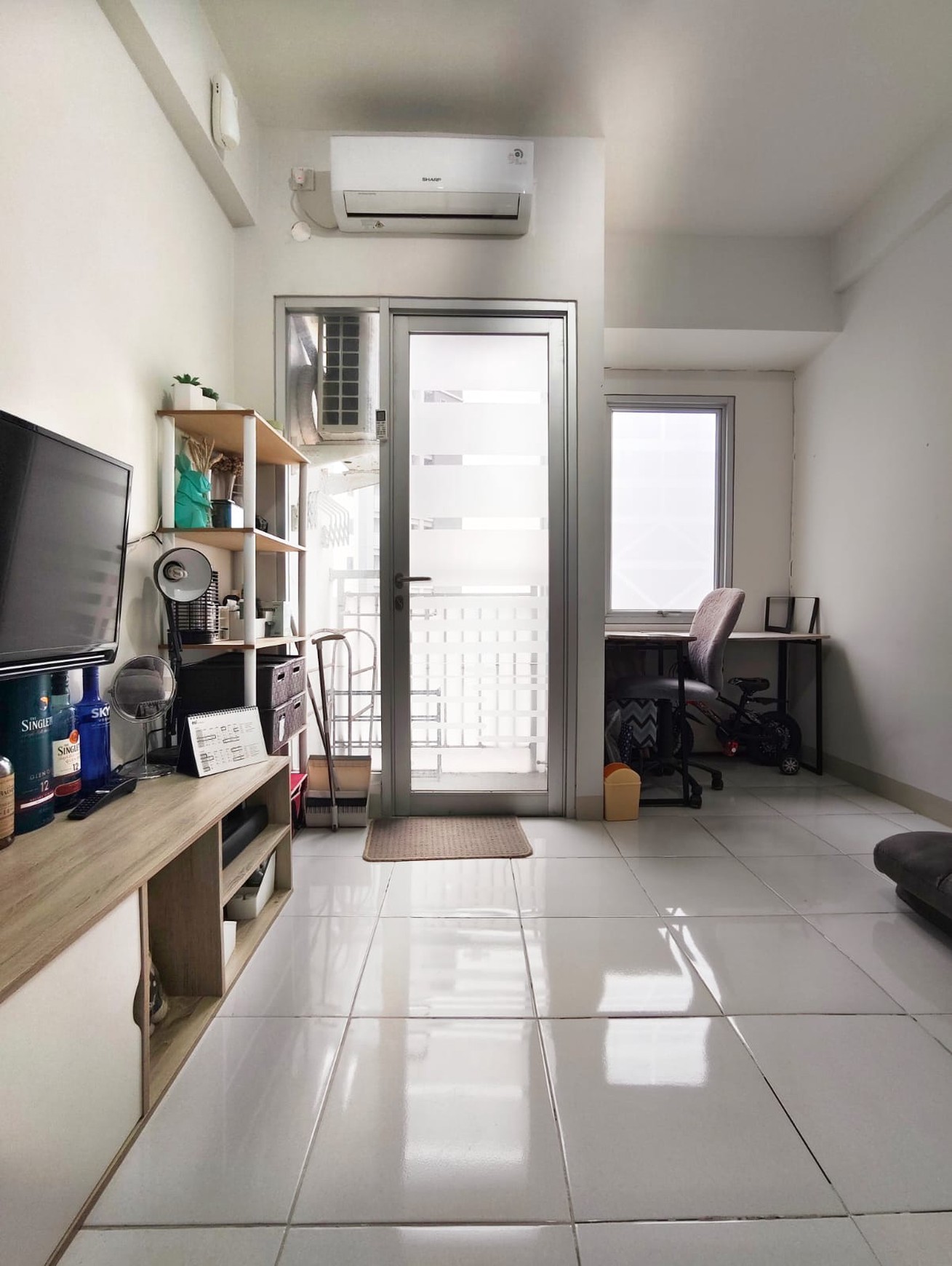 Rayakan hidup dan nikmati segala kemudahan dan kenyamanan tinggal di Apartemen Emerald Bintaro. Masa depan yang lebih baik hanya selangkah di depan Anda.