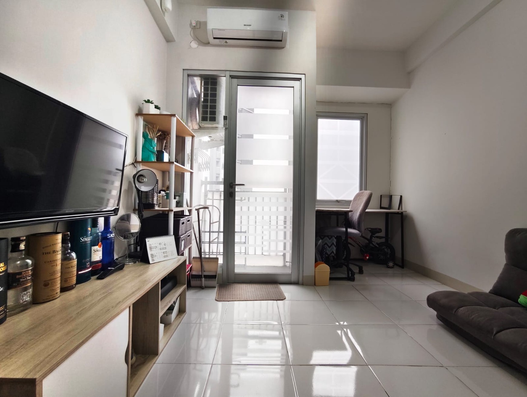 Rayakan hidup dan nikmati segala kemudahan dan kenyamanan tinggal di Apartemen Emerald Bintaro. Masa depan yang lebih baik hanya selangkah di depan Anda.