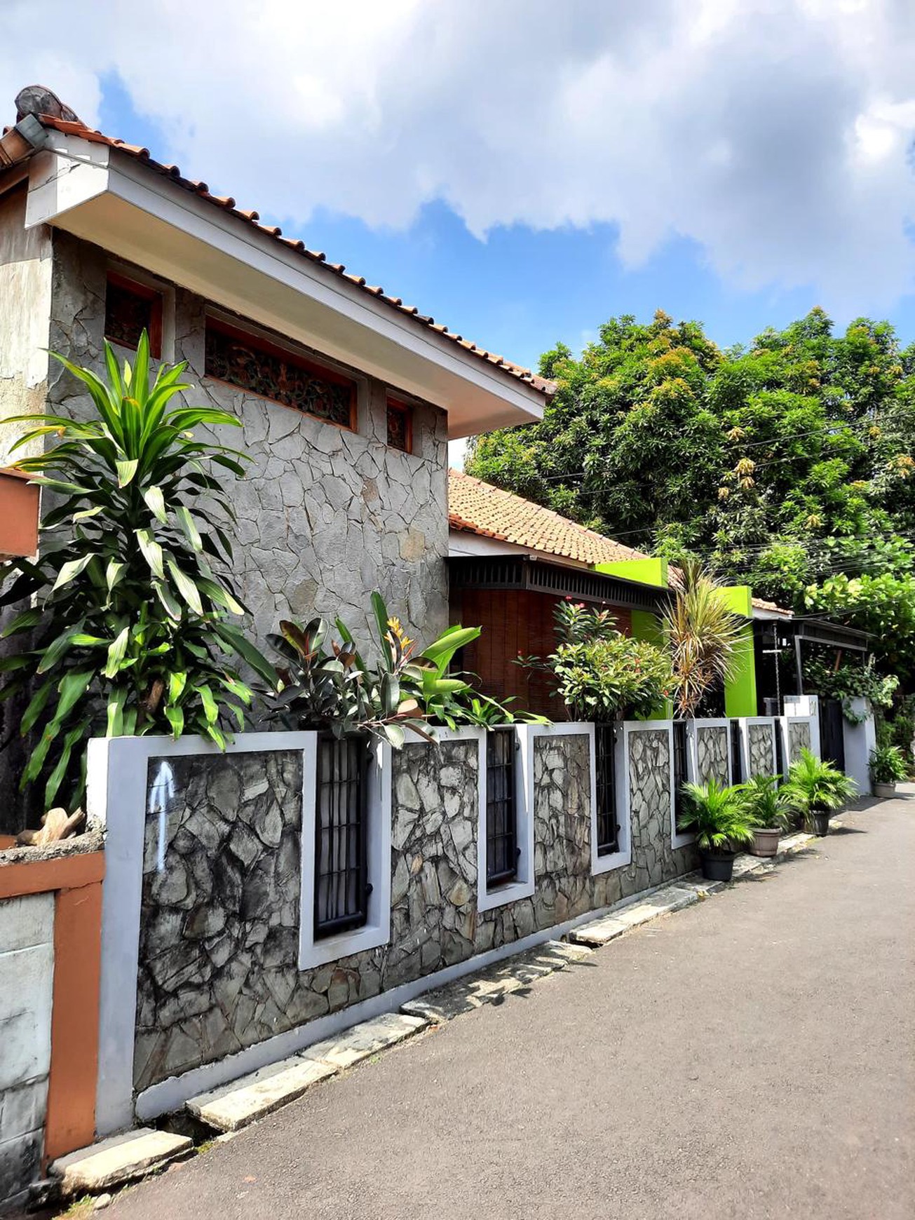 Rumah Bagus Di Jl Merpati Pesanggrahan Jakarta Selatan