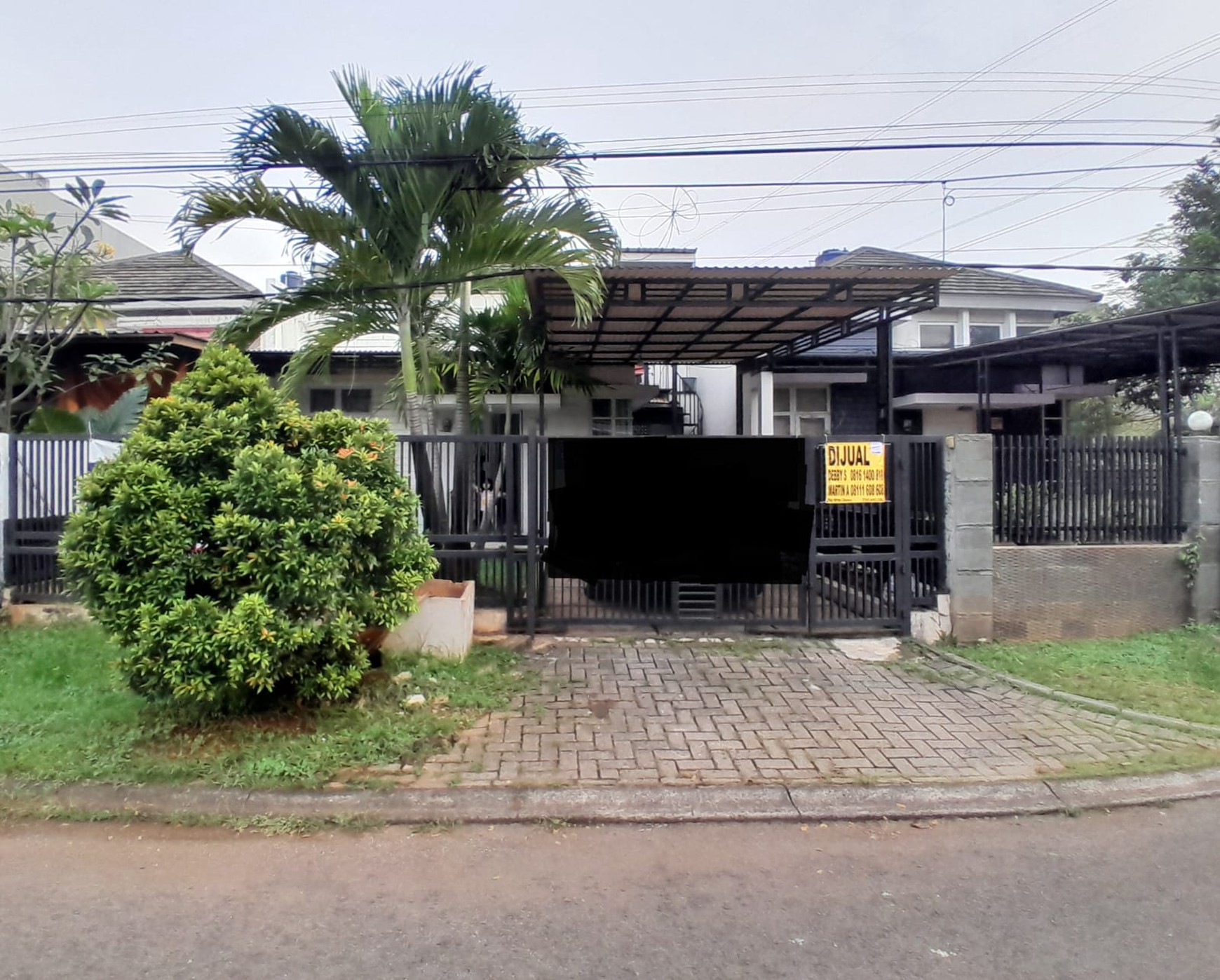 Rumah Cantik di Jalan Raya Boulevard Cibubur Country Lokasi Strategis & Nyaman  