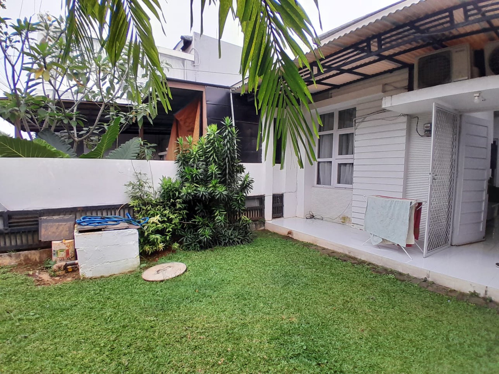 Rumah Cantik di Jalan Raya Boulevard Cibubur Country Lokasi Strategis & Nyaman  