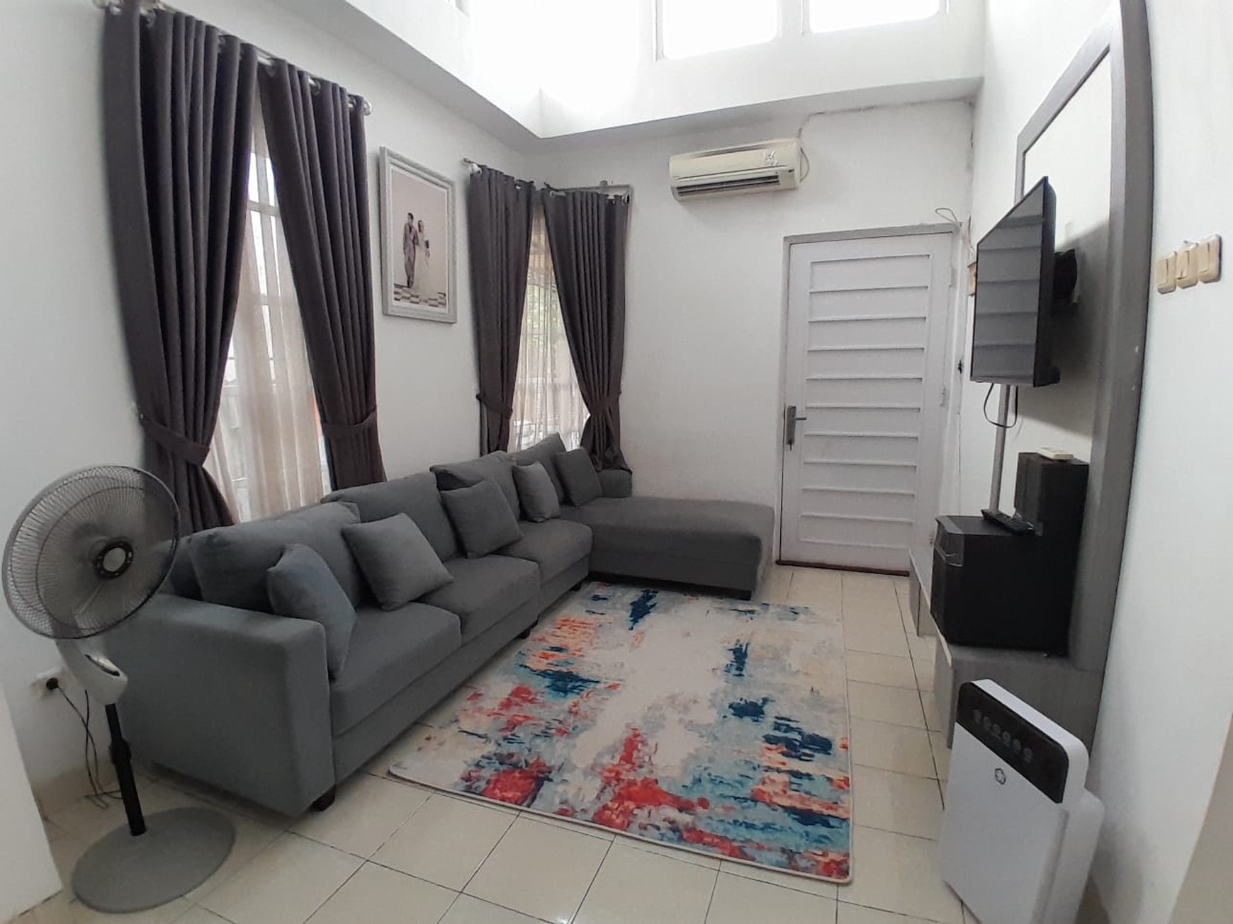 Rumah Cantik di Jalan Raya Boulevard Cibubur Country Lokasi Strategis & Nyaman  