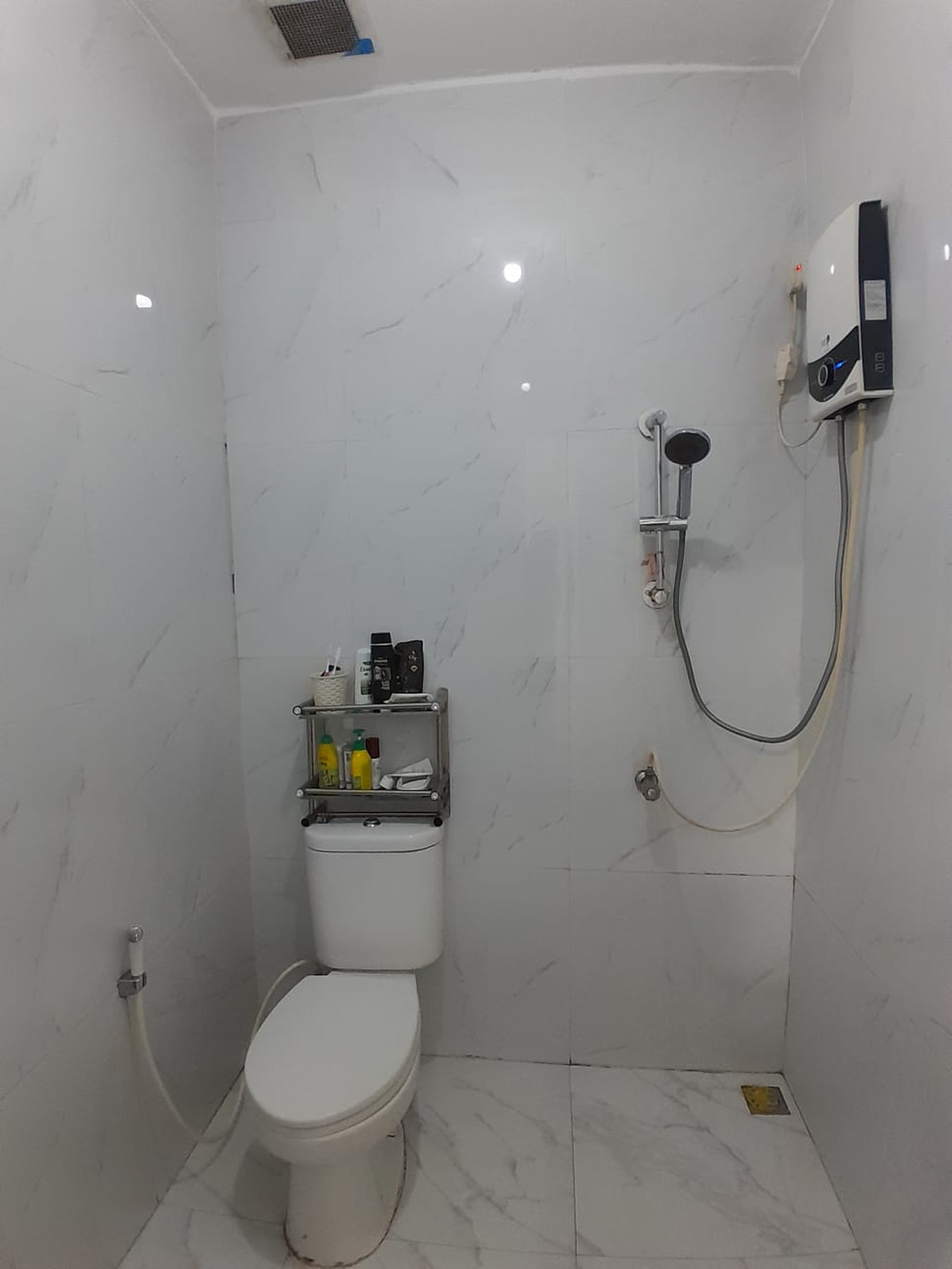 Rumah Cantik di Jalan Raya Boulevard Cibubur Country Lokasi Strategis & Nyaman  