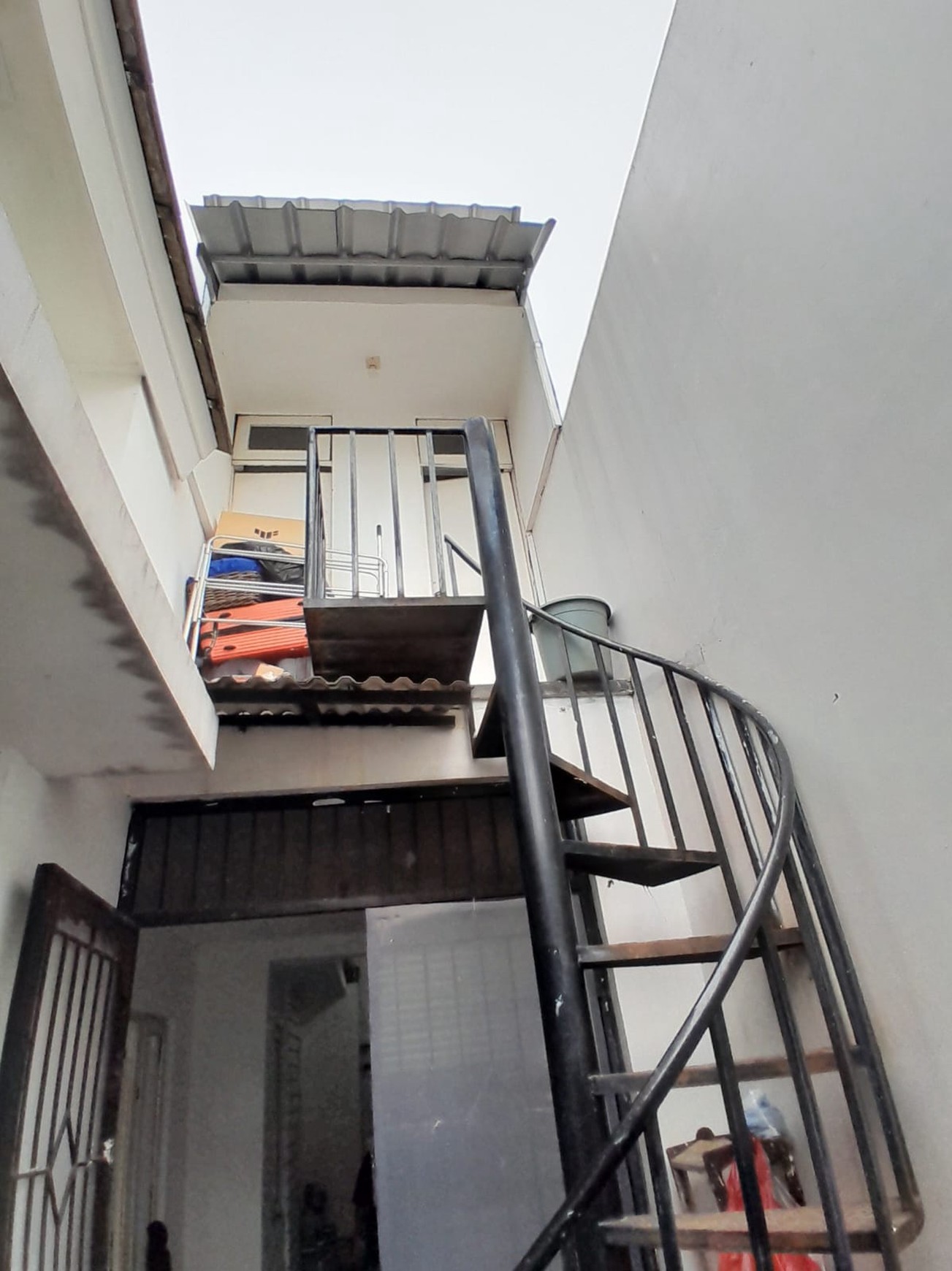 Rumah Cantik di Jalan Raya Boulevard Cibubur Country Lokasi Strategis & Nyaman  