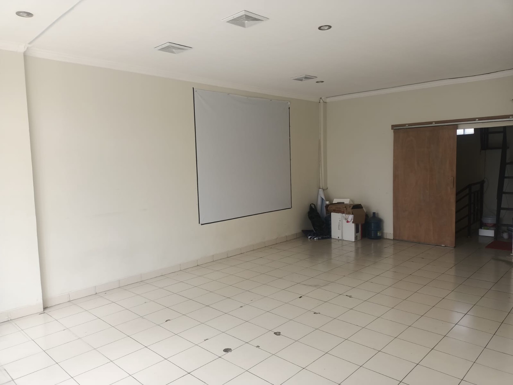 DISEWAKAN RUKO SIAP PAKAI, LOKASI STRATEGIS DI PUSAT KOTA