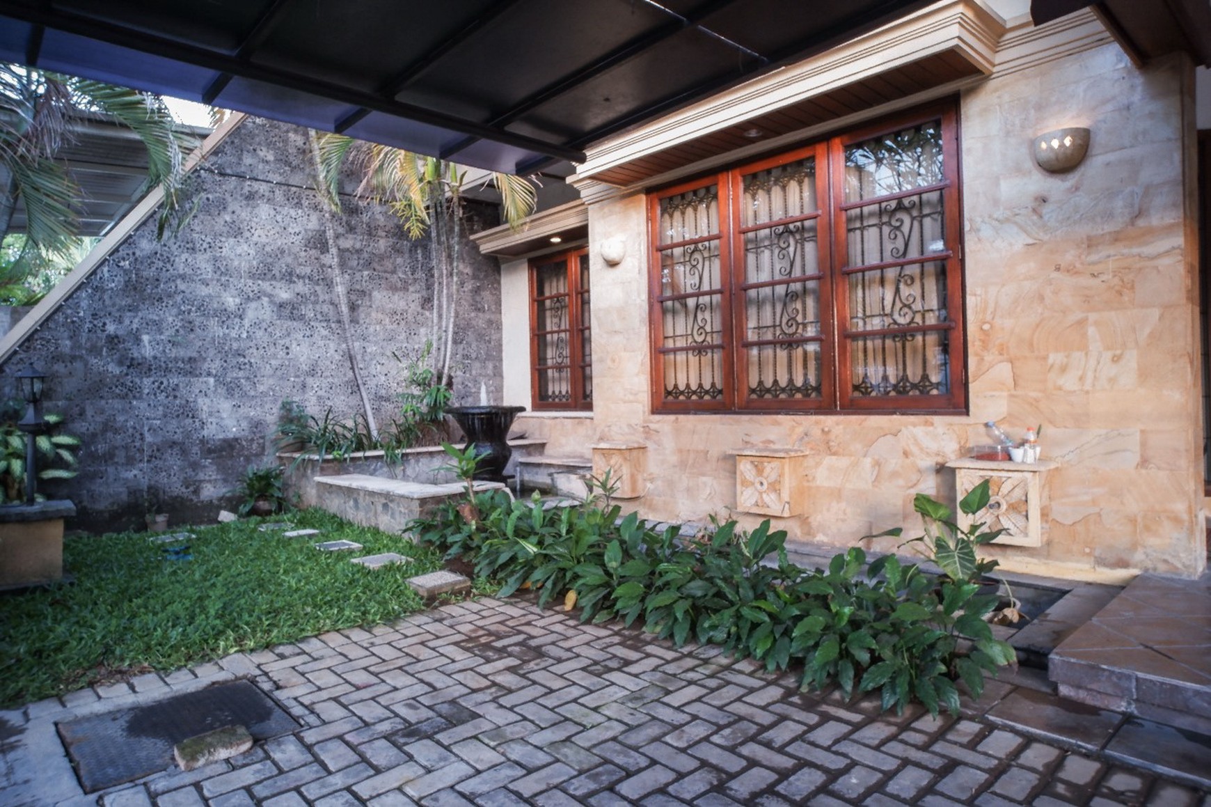 Rumah Mewah Kompleks Exclusive MARGOREJO INDAH
