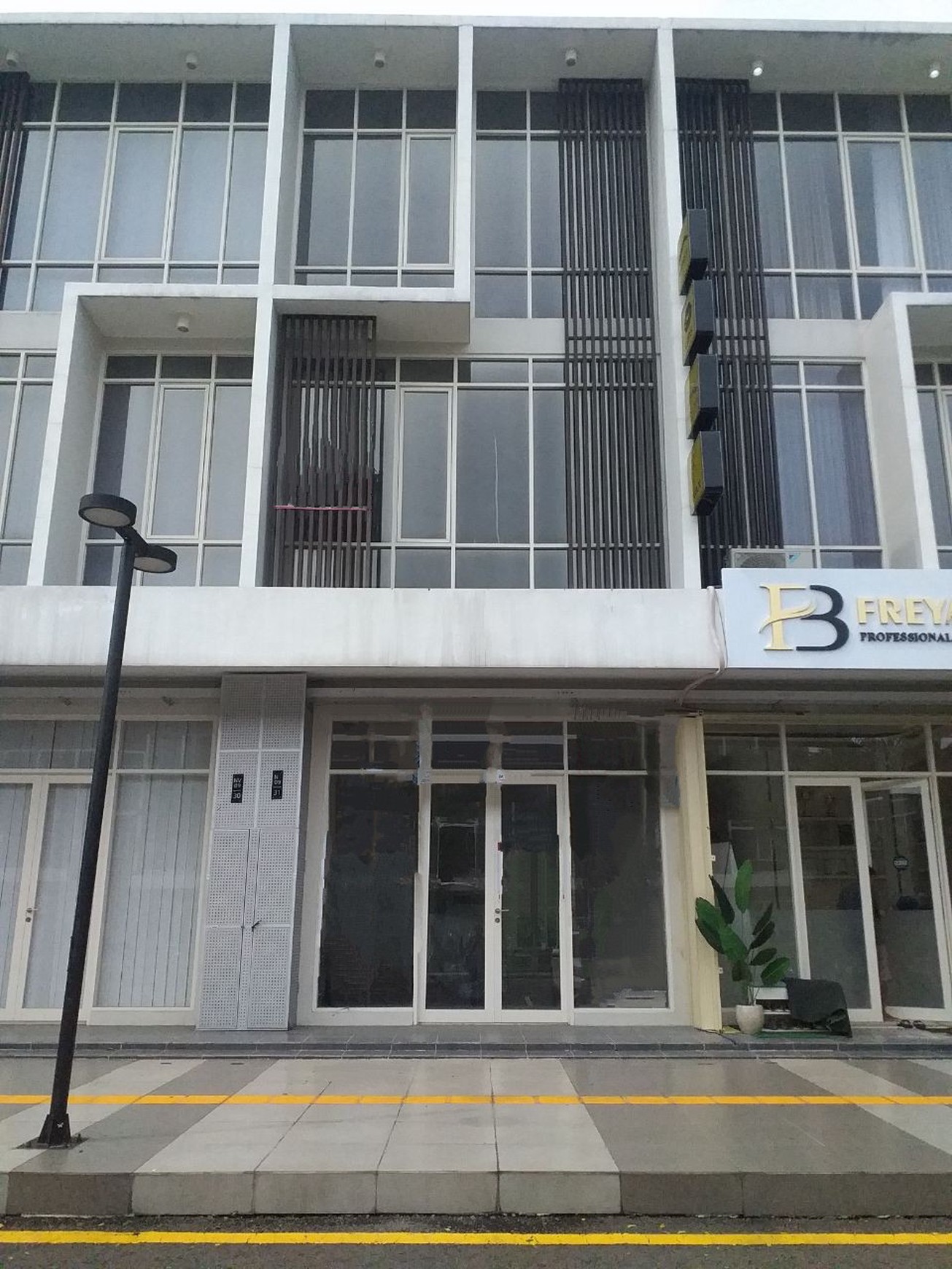 Ruko Dijual di Northwest Citraland Surabaya Barat - Lokasi Strategis, Siap Pakai
