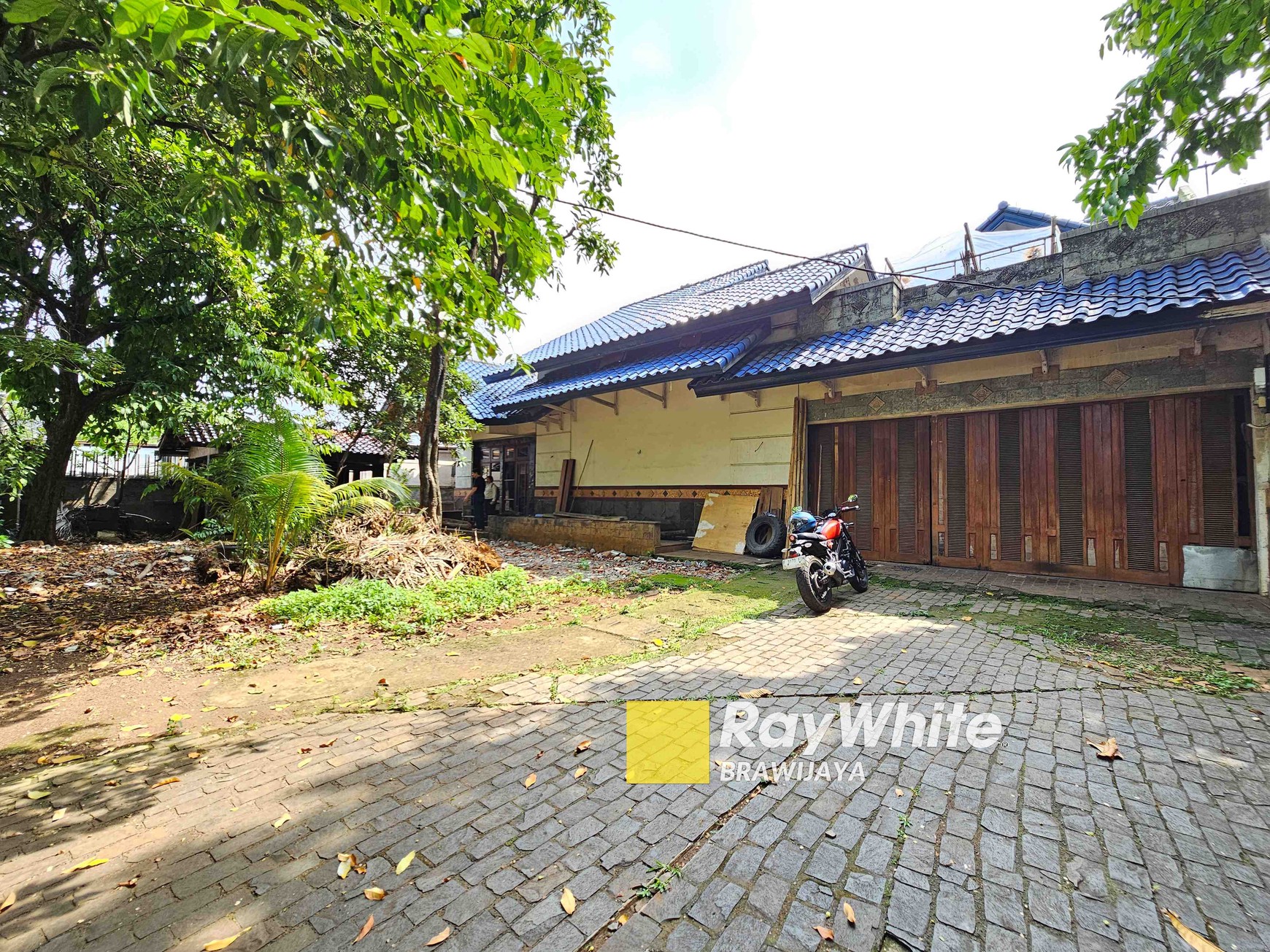 Rumah di Lebak Bulus, Jakarta Selatan, hanya 850 m ke MRT Fatmawati, cocok buat kantor