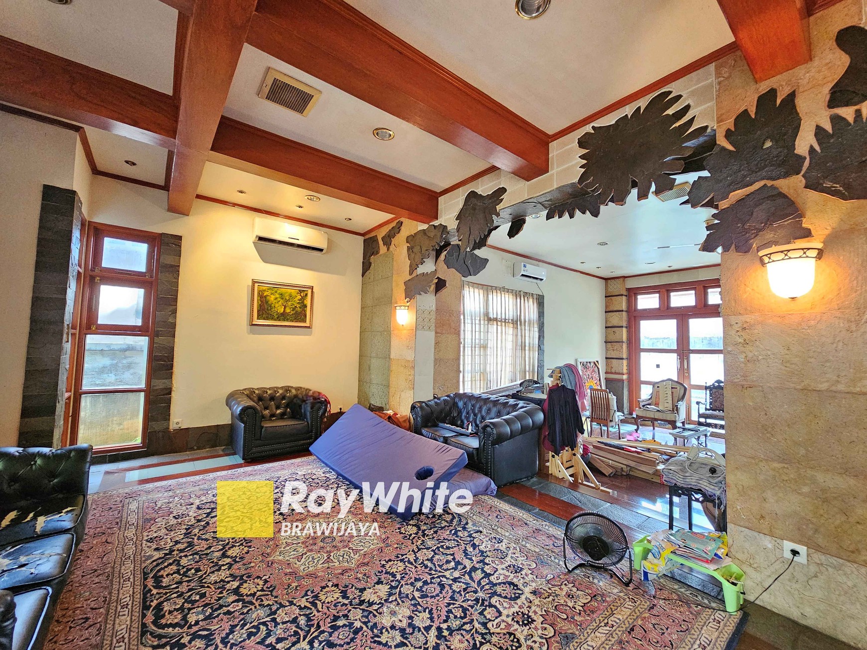 Rumah di Lebak Bulus, Jakarta Selatan, hanya 850 m ke MRT Fatmawati, cocok buat kantor