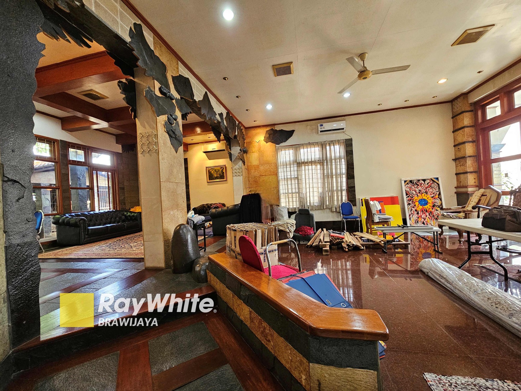Rumah di Lebak Bulus, Jakarta Selatan, hanya 850 m ke MRT Fatmawati, cocok buat kantor