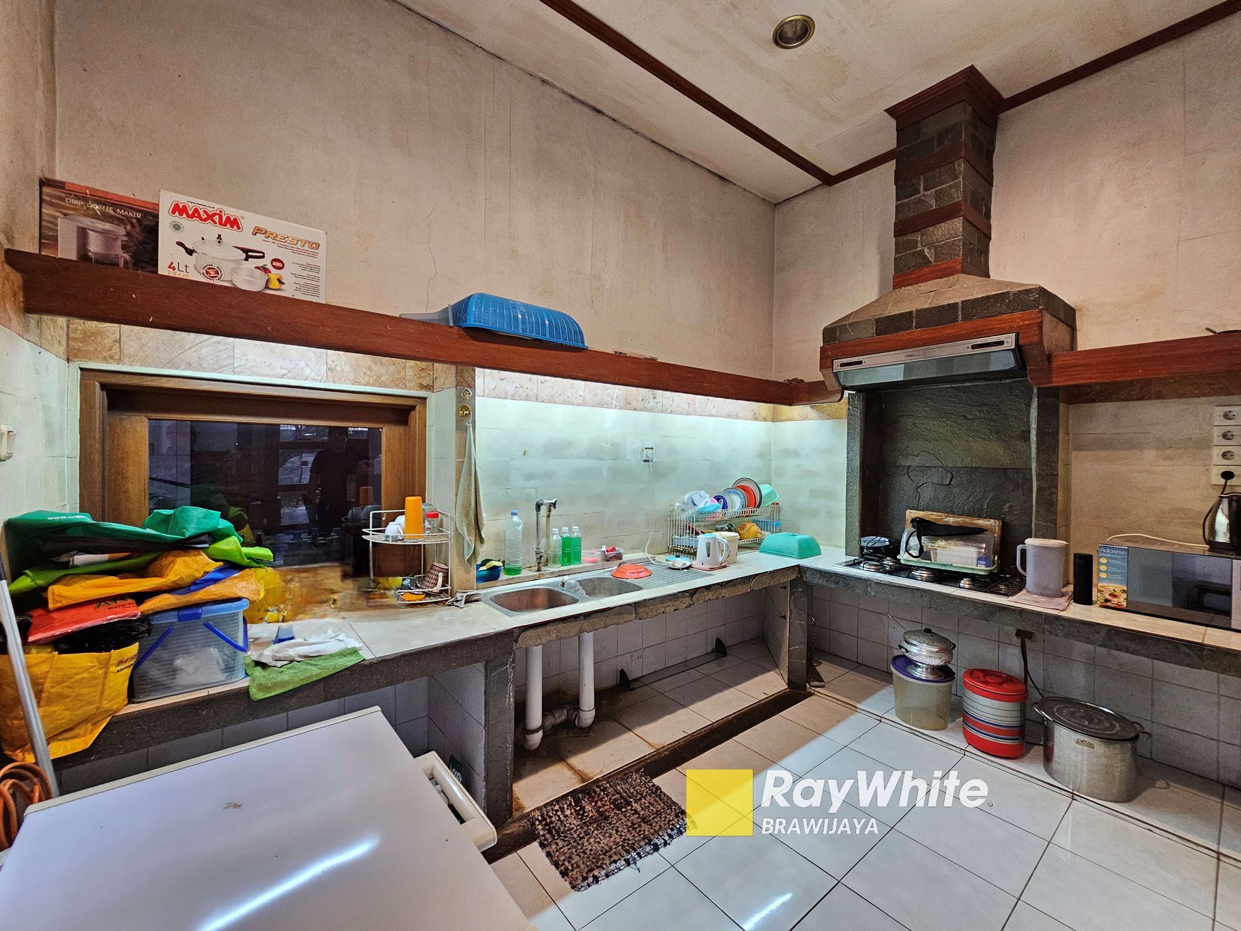 Rumah di Lebak Bulus, Jakarta Selatan, hanya 850 m ke MRT Fatmawati, cocok buat kantor