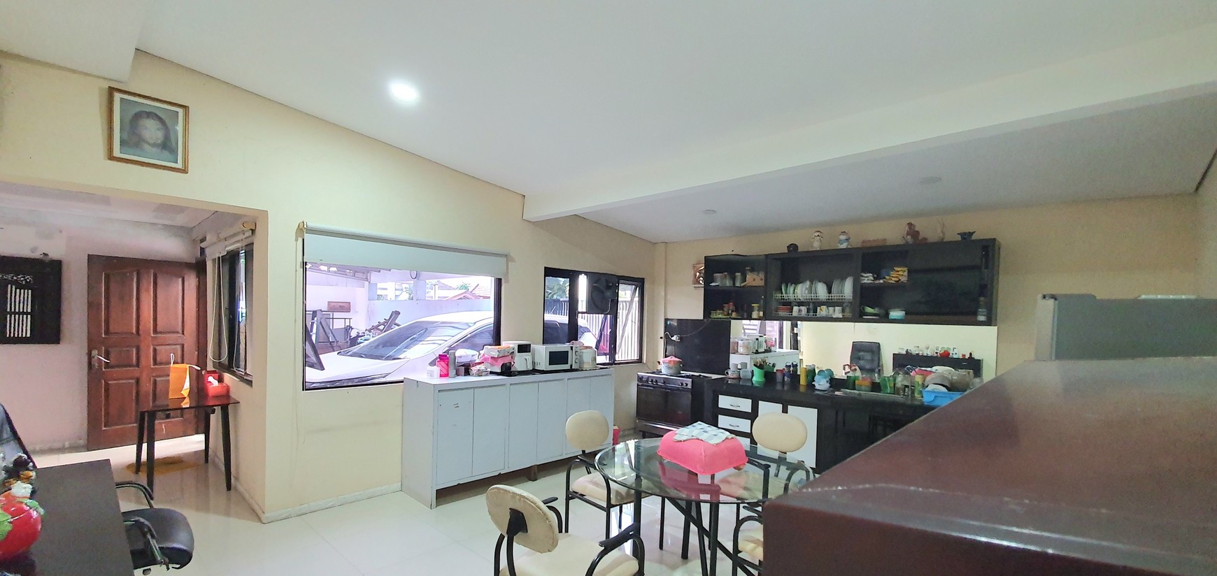 Rumah Hoek, luas di Janur Hijau / Pelepah Hijau, Gading Pandawa, Kelapa Gading. Butuh renovasi / perapihan